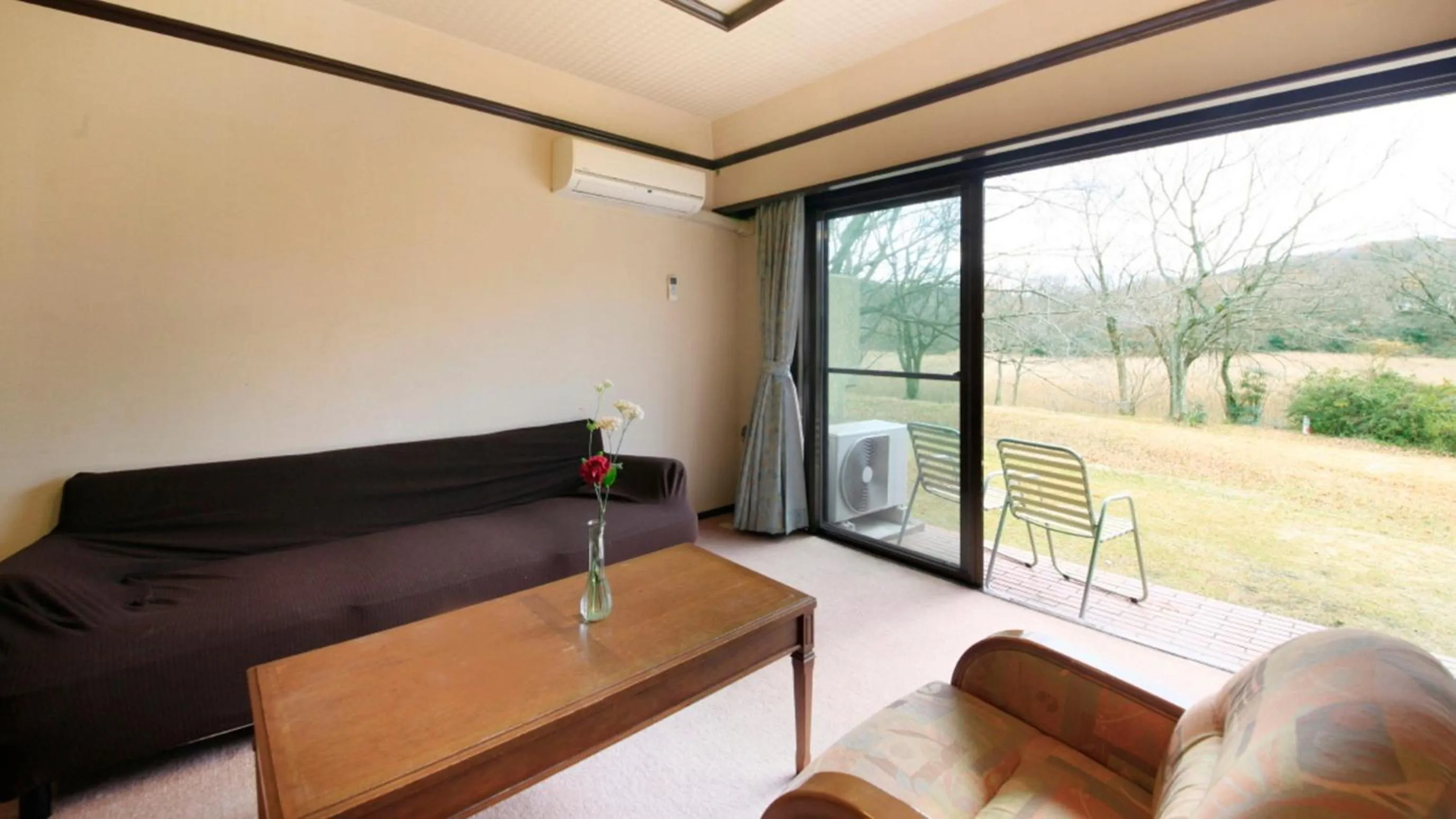 Photo of the whole room in Izu Ippeki Lake Lakeside Terrace