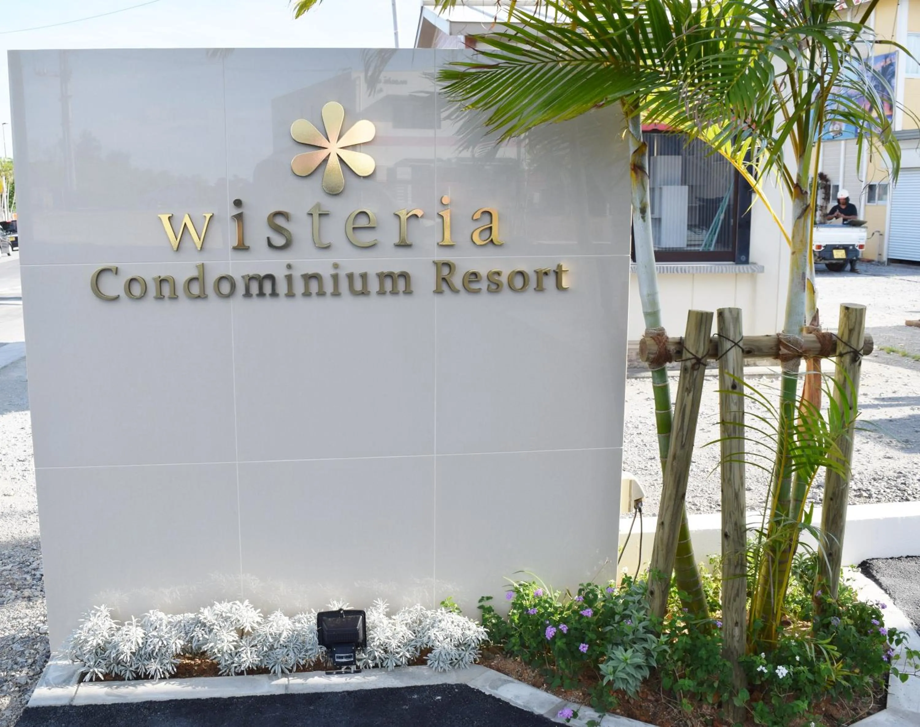 Facade/entrance in Wisteria Condominium Resort