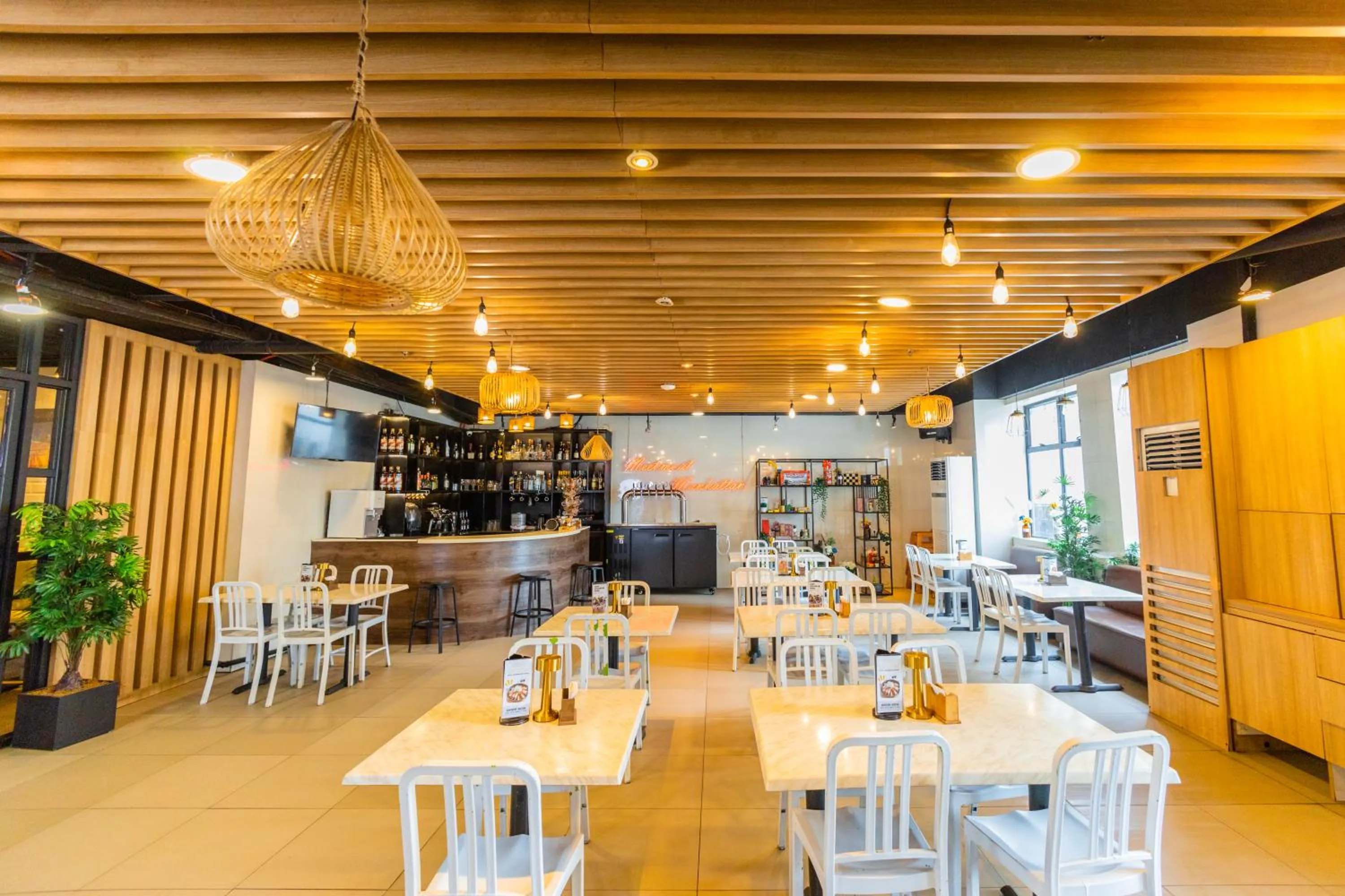 Restaurant/places to eat in Madison 101 Hotel + Tower