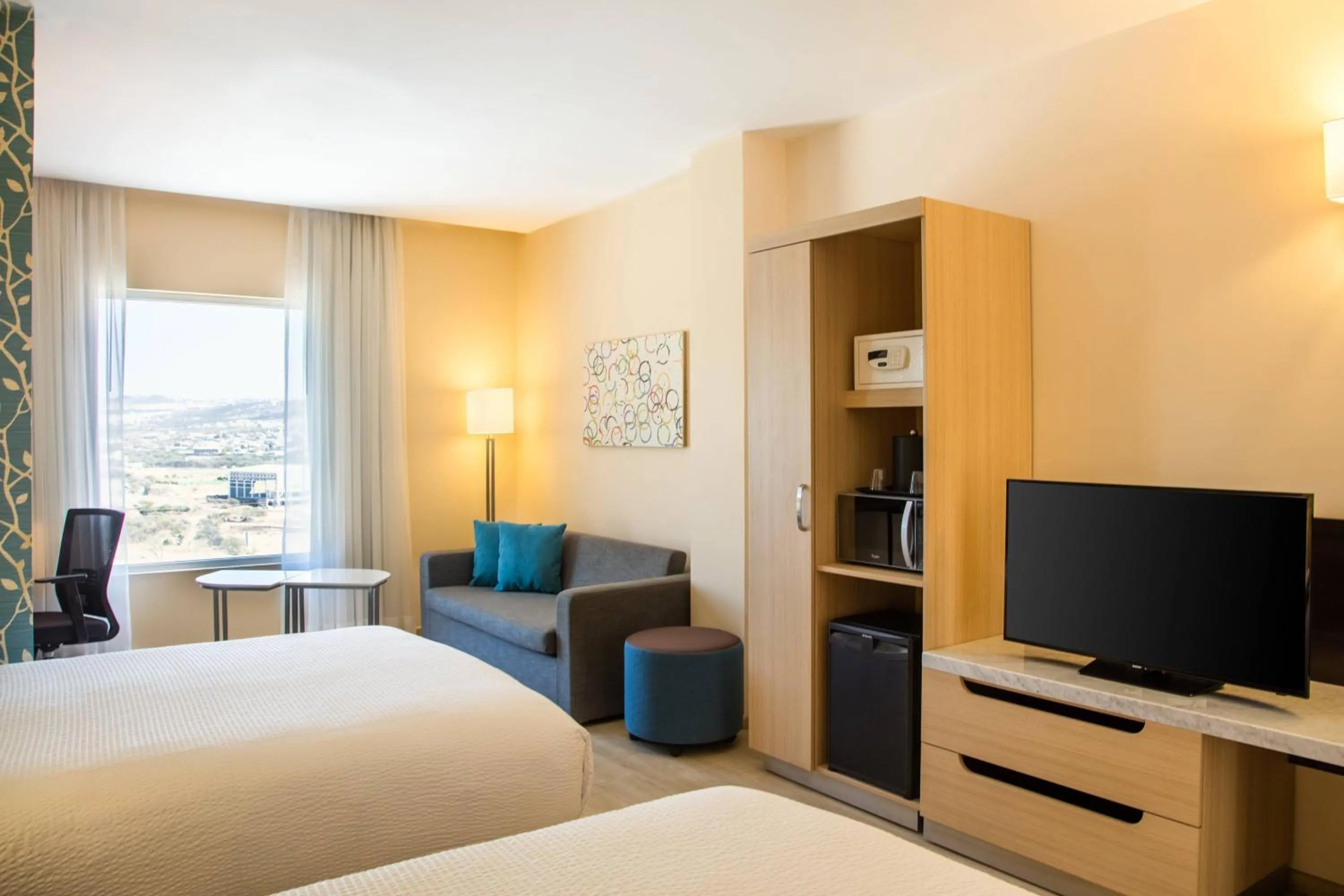 Photo of the whole room, Bed in Fairfield Inn & Suites Queretaro Juriquilla