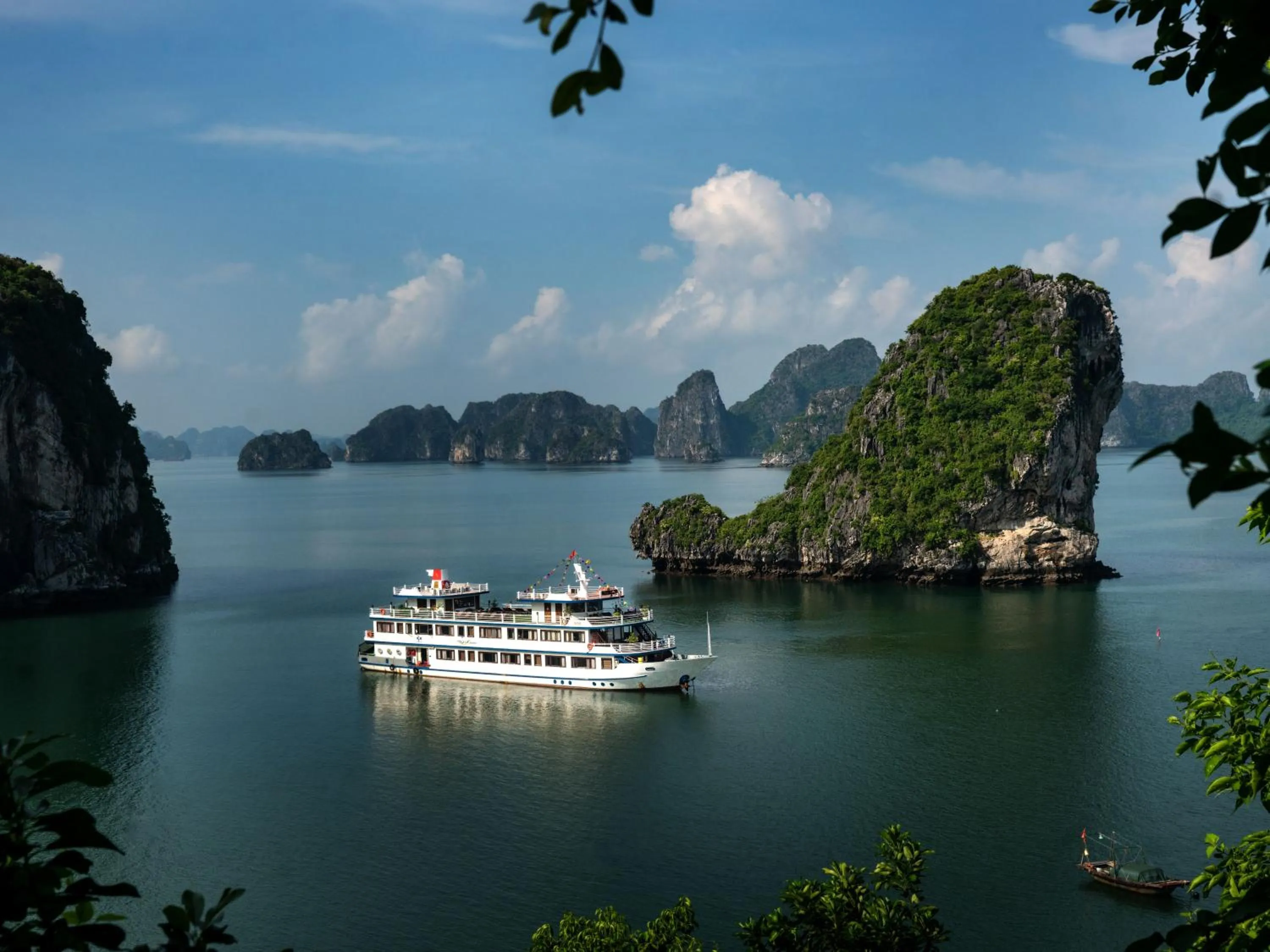 Nearby landmark in Swan Cruises Halong