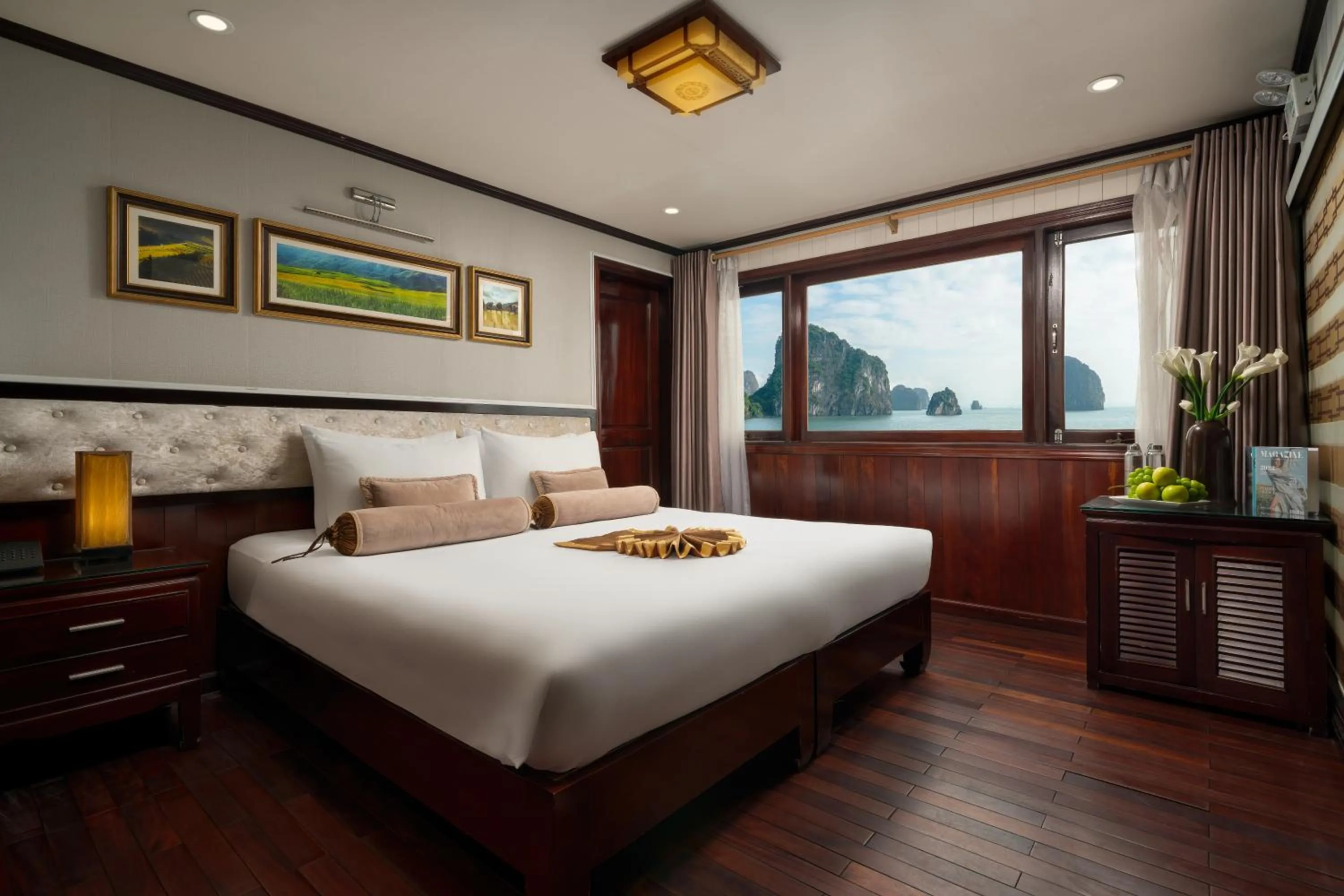 Photo of the whole room, Bed in Swan Cruises Halong