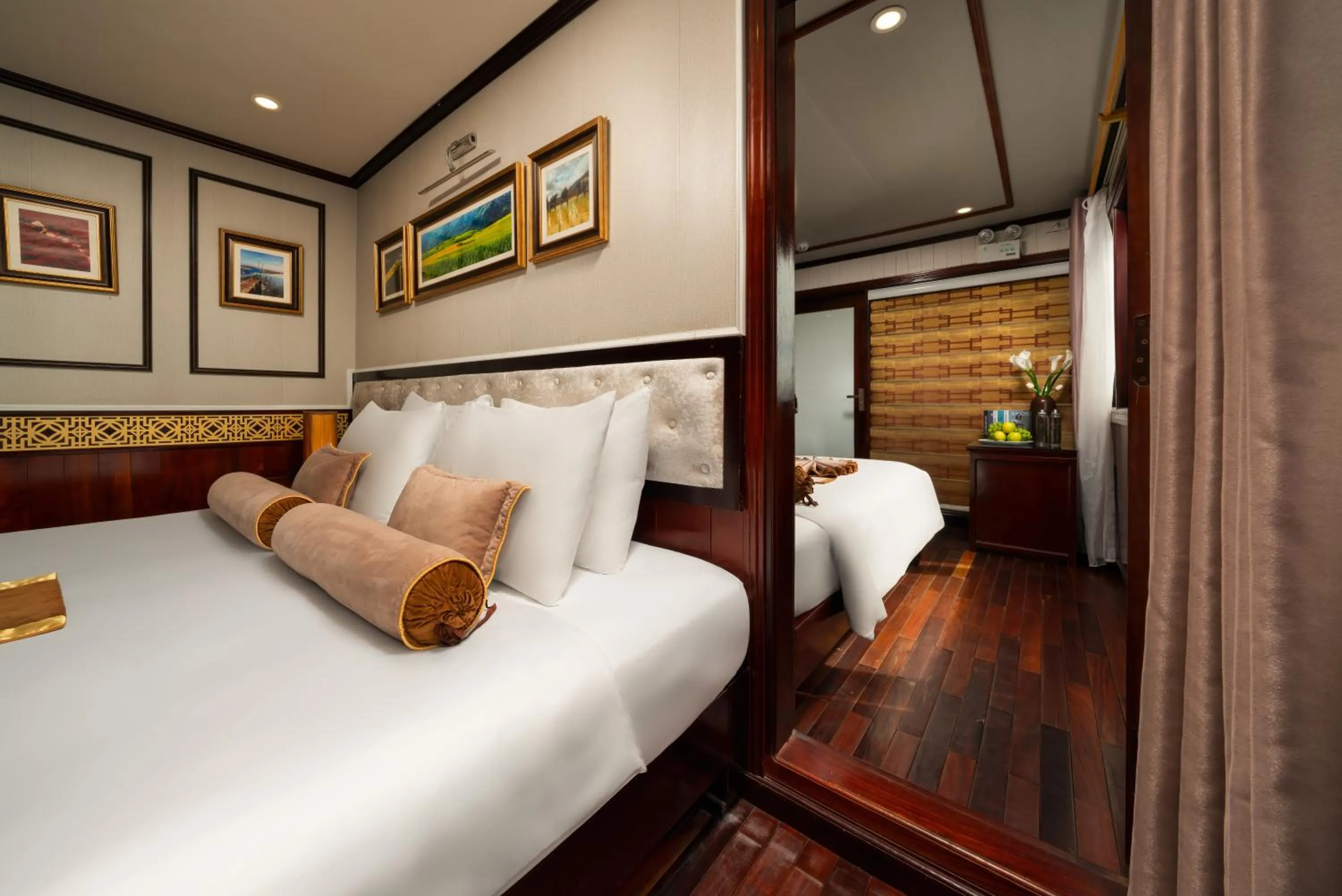 Photo of the whole room, Bed in Swan Cruises Halong