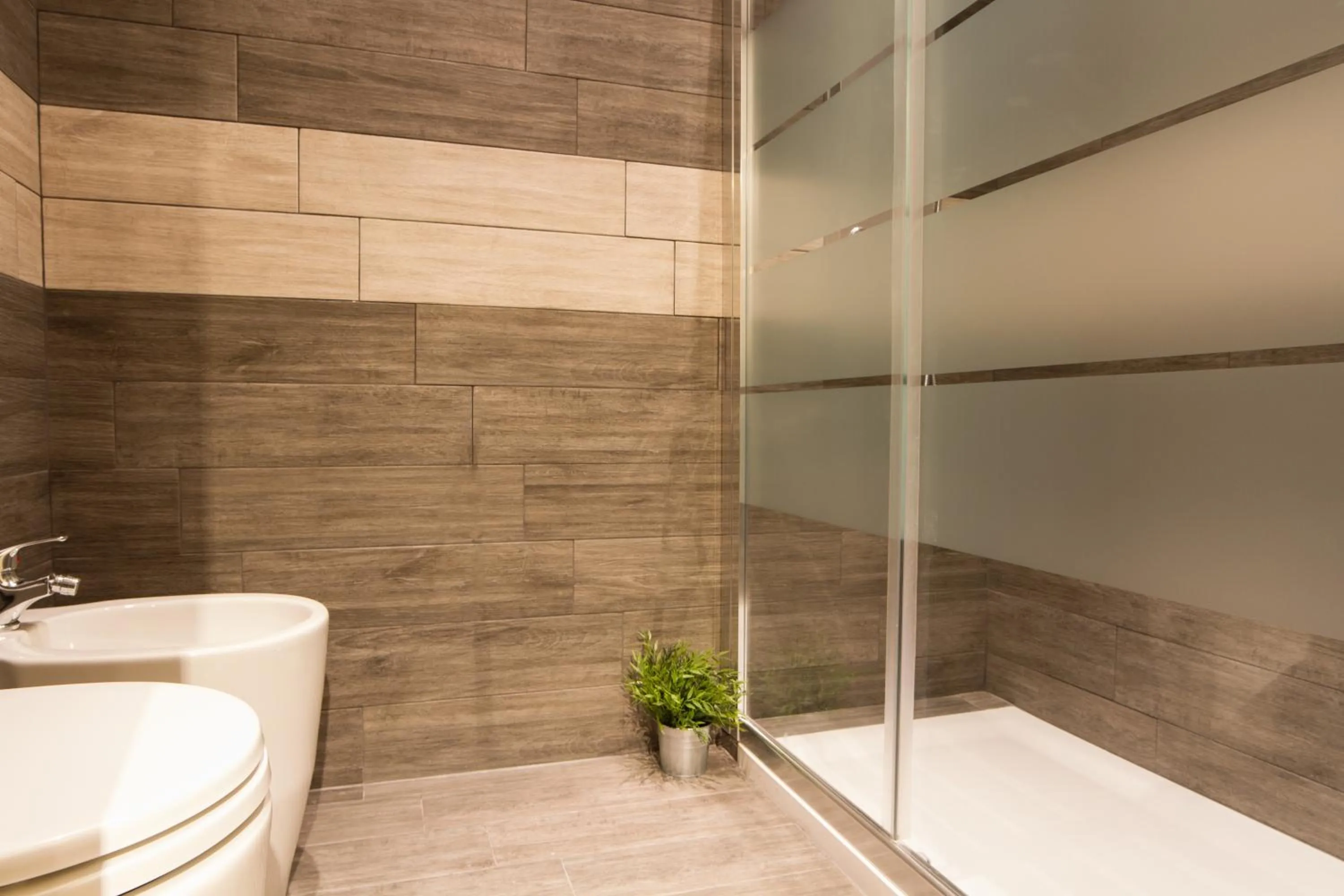 Shower in Romano Rooms