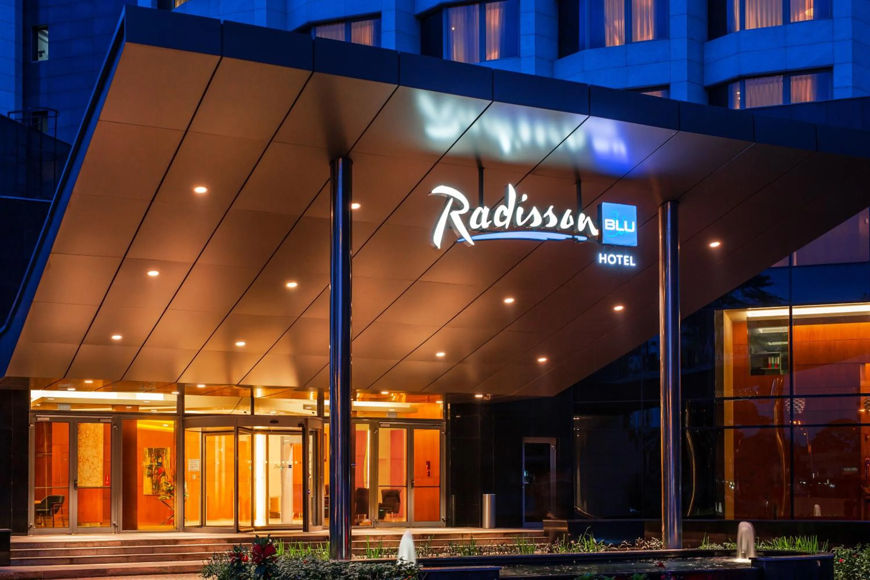 Facade/entrance in Radisson Blu M'Bamou Palace Hotel, Brazzaville
