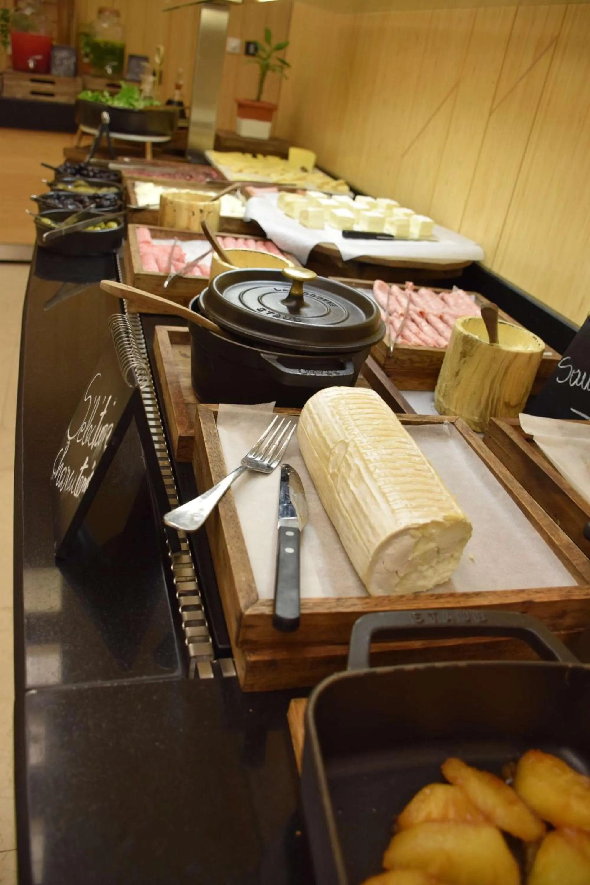 Restaurant/places to eat in Radisson Blu M'Bamou Palace Hotel, Brazzaville