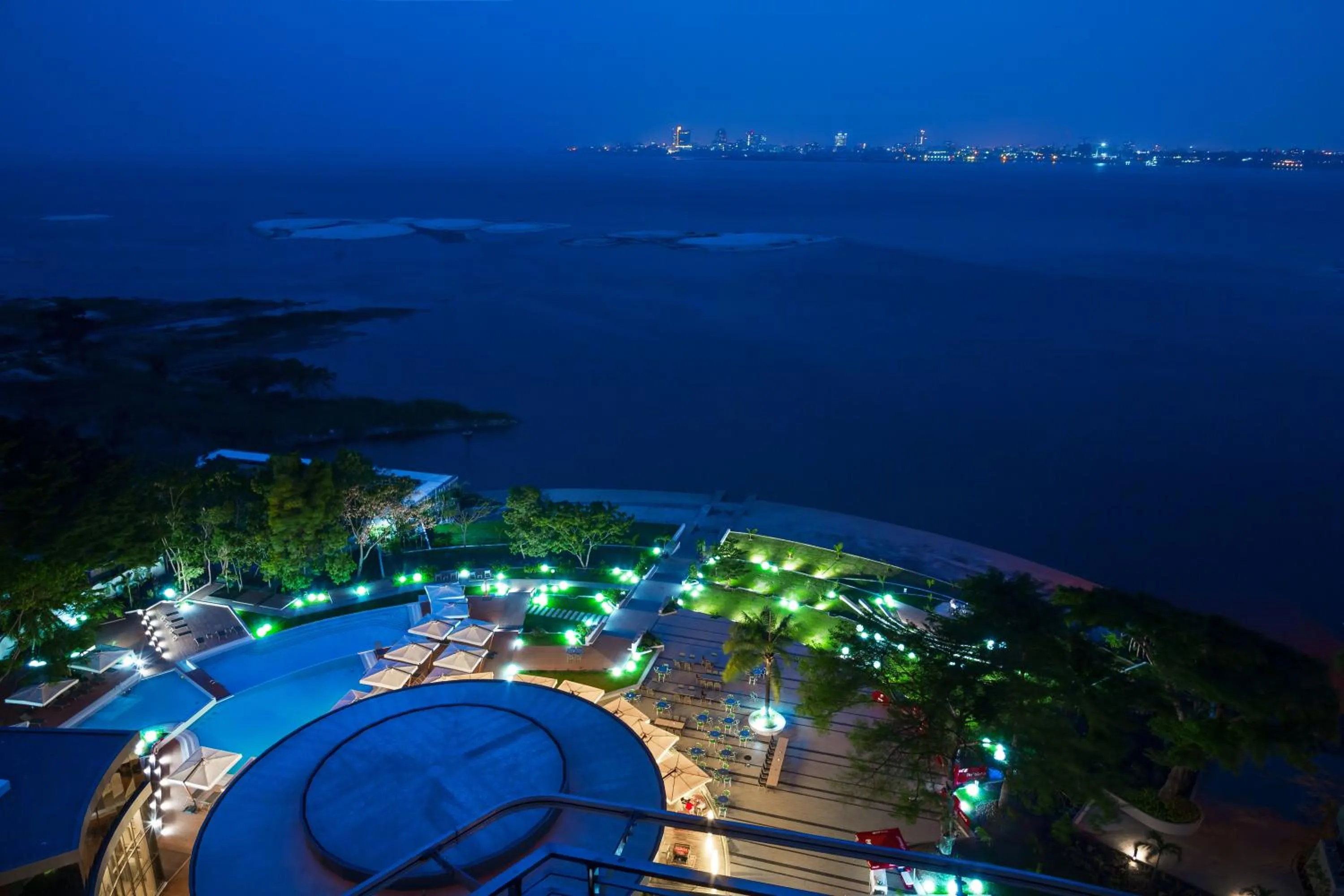 Night in Radisson Blu M'Bamou Palace Hotel, Brazzaville