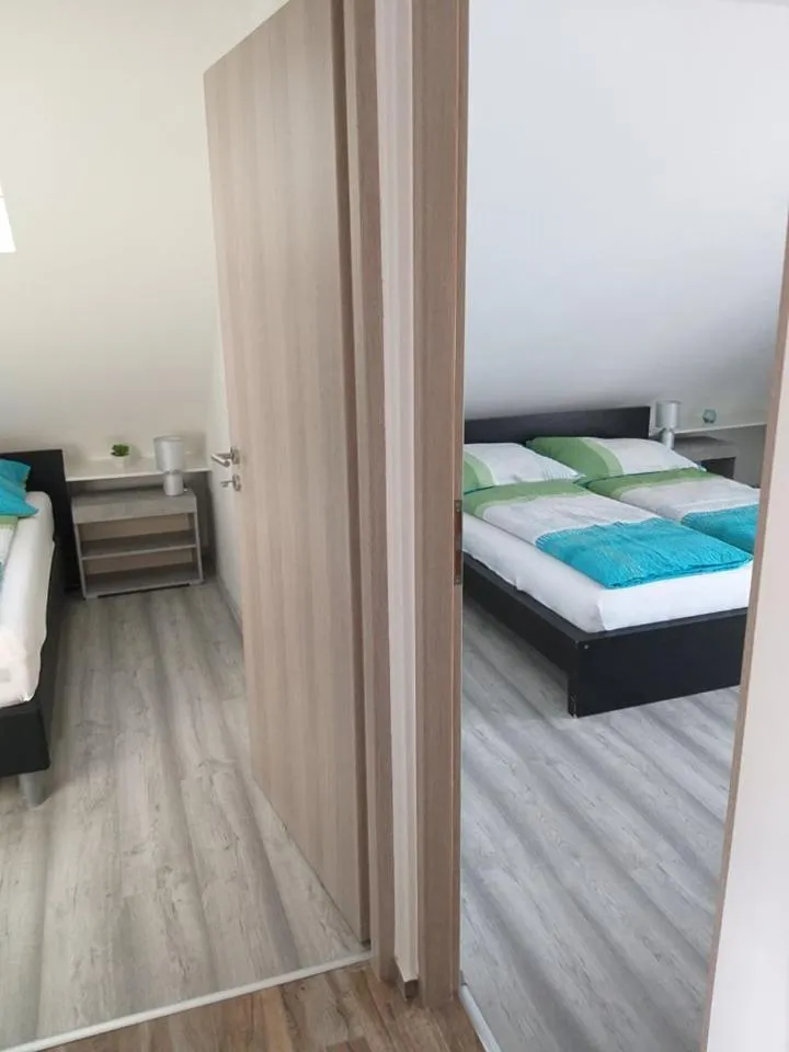 Bedroom, Bed in Arapartman