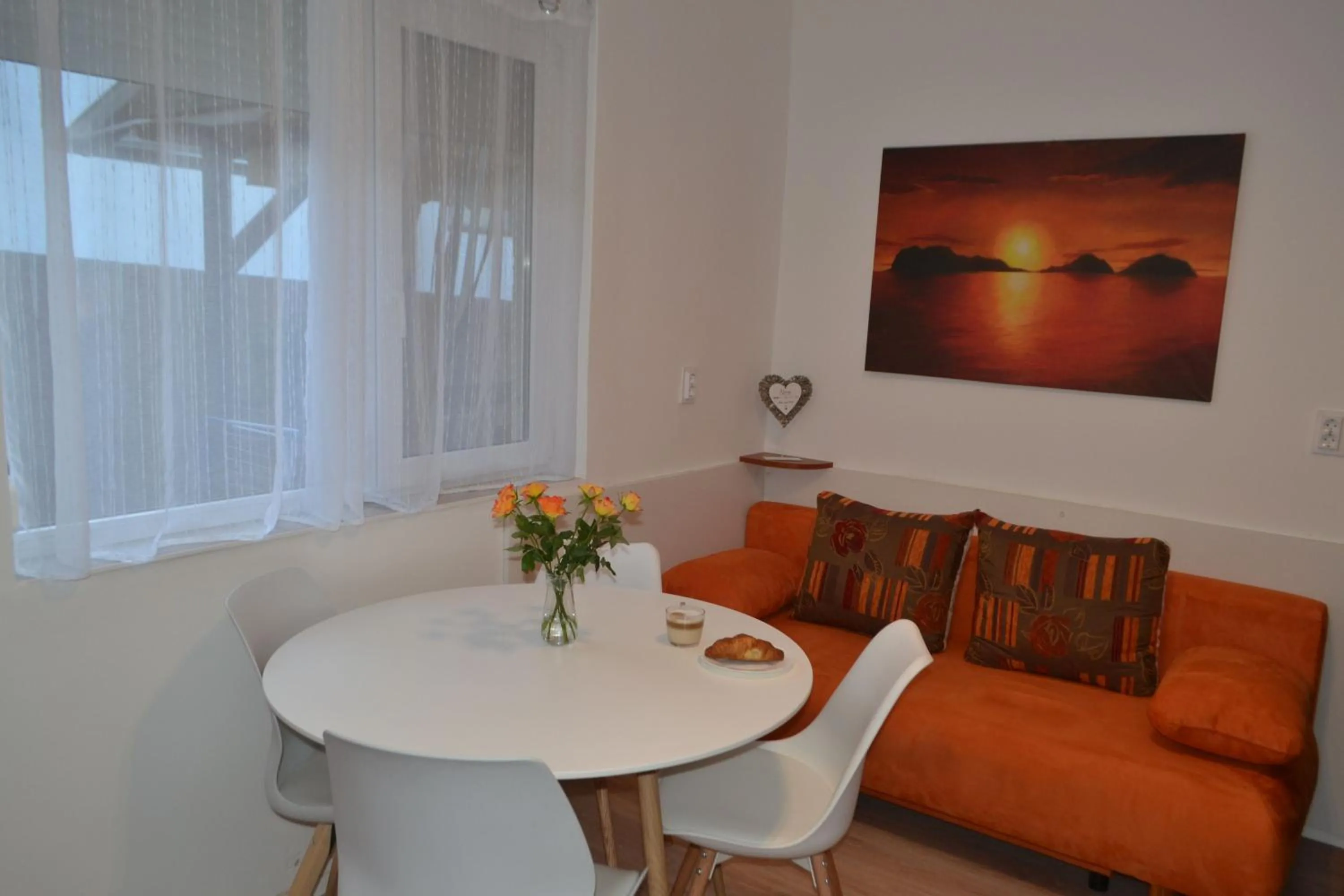 Photo of the whole room in Arapartman