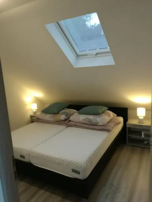Bedroom, Bed in Arapartman