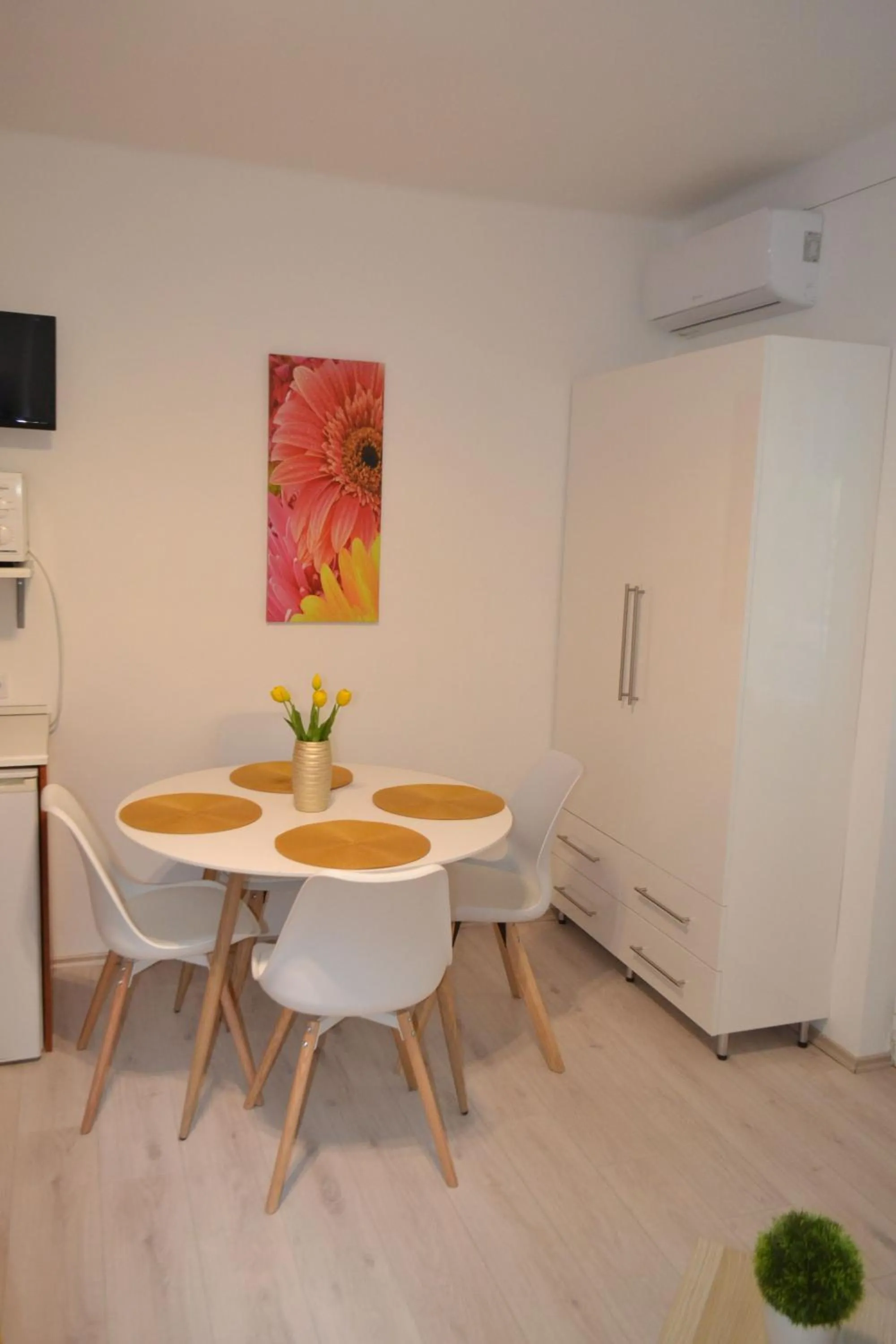 Dining area in Arapartman