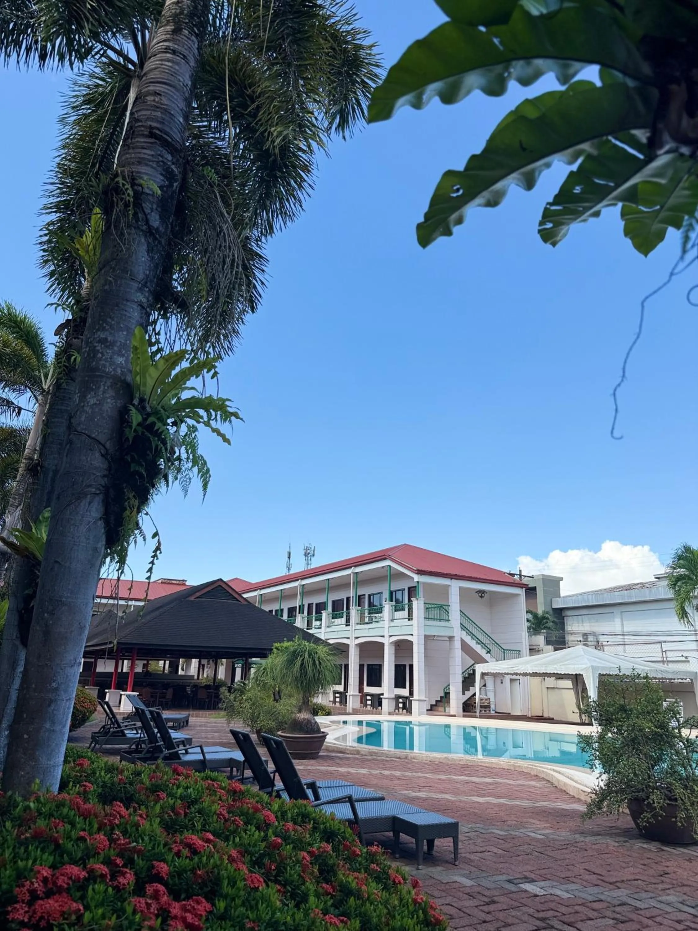 Dottie's Place Hotel & Restaurant