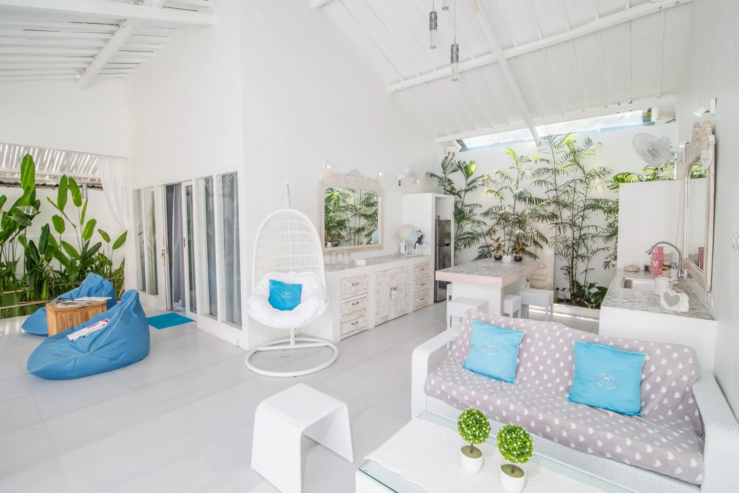 Communal lounge/ TV room, Bed in Villa Gili Bali Beach