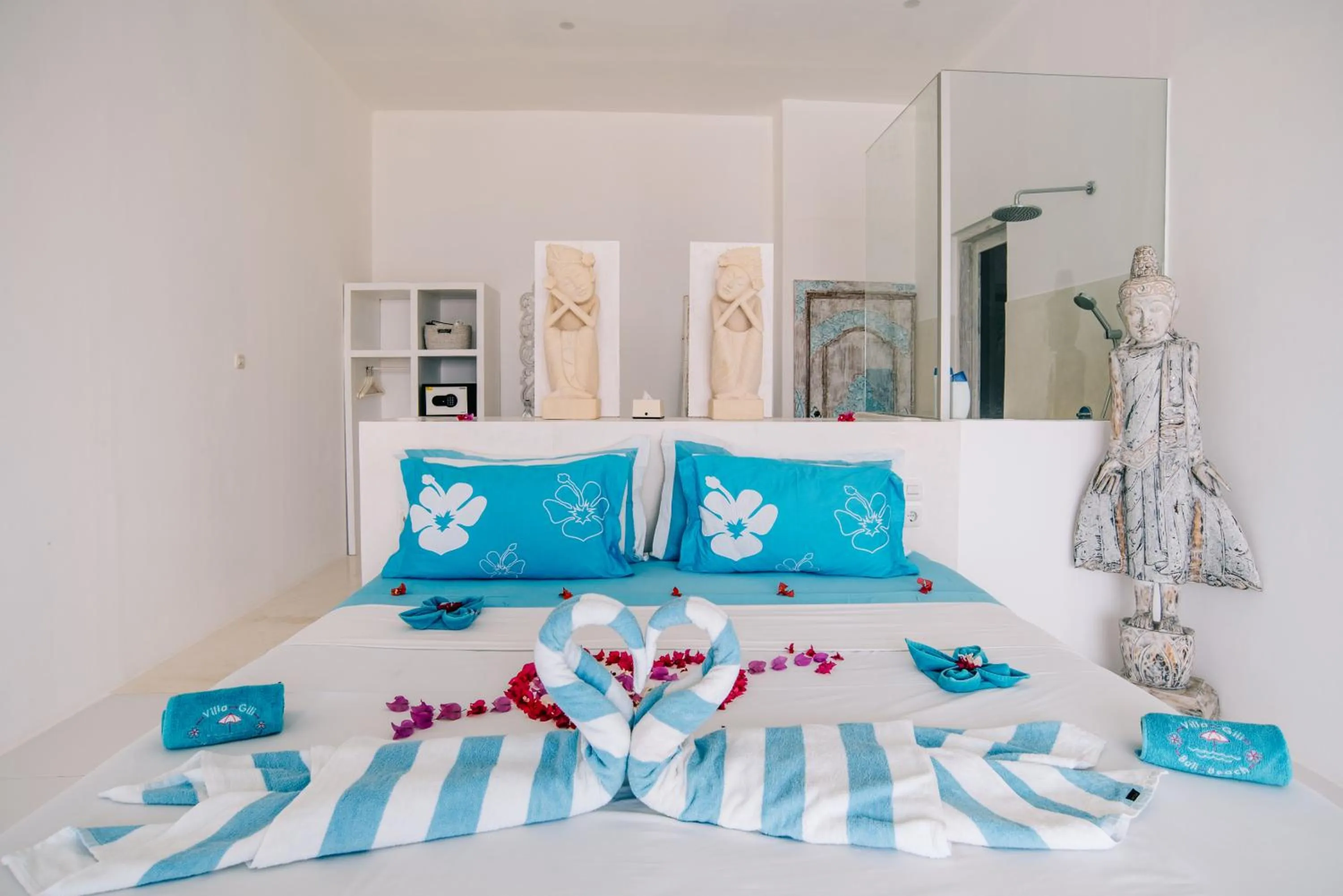 Bed in Villa Gili Bali Beach