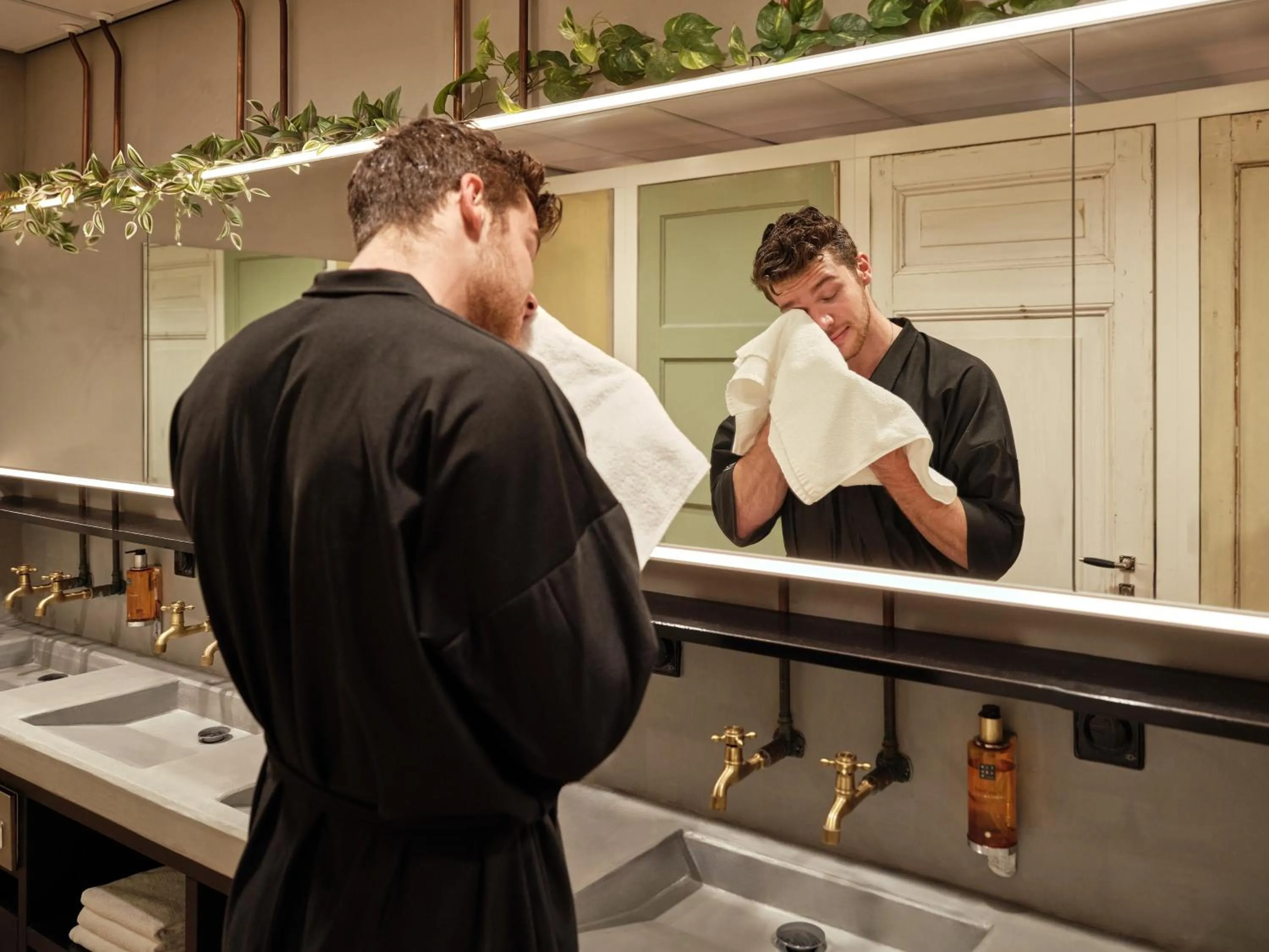 People in CityHub Amsterdam