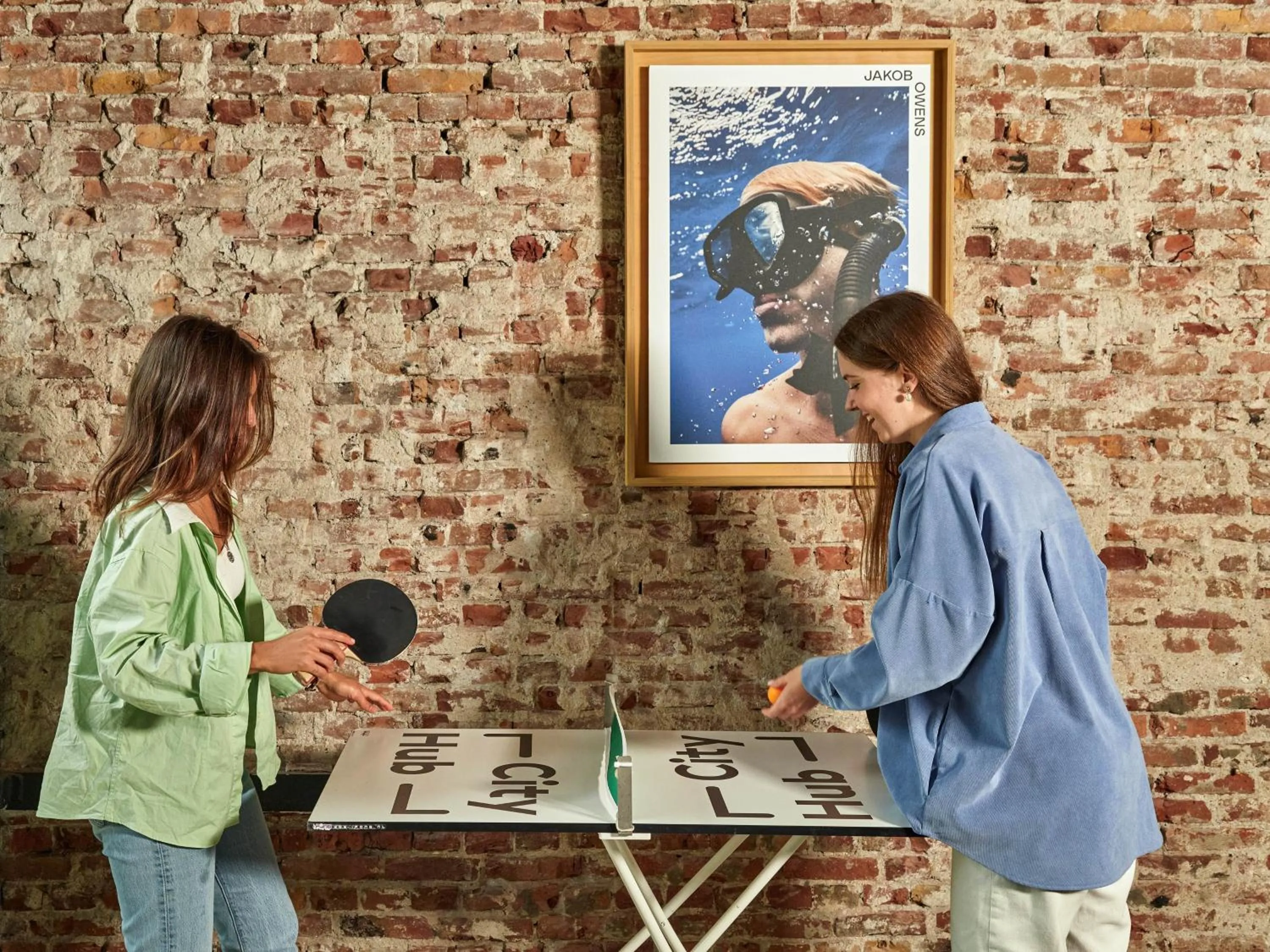 Communal lounge/ TV room in CityHub Amsterdam