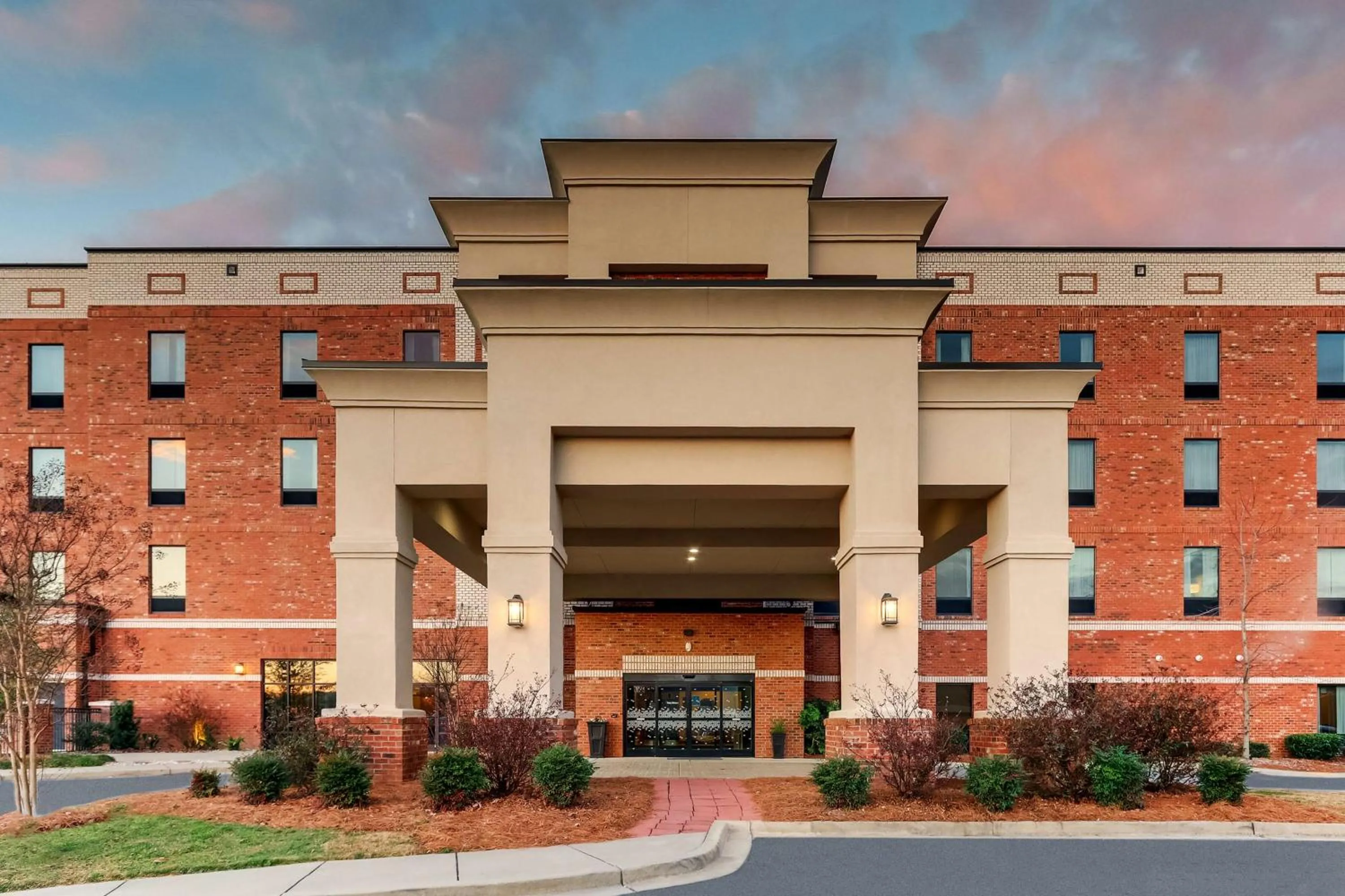 Property building in Hampton Inn & Suites - Hartsville, SC