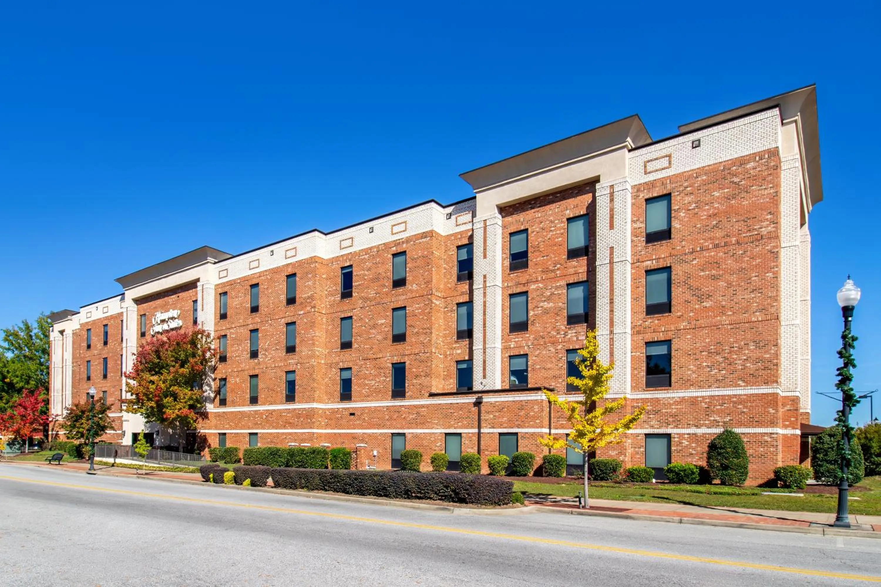 Property building in Hampton Inn & Suites - Hartsville, SC