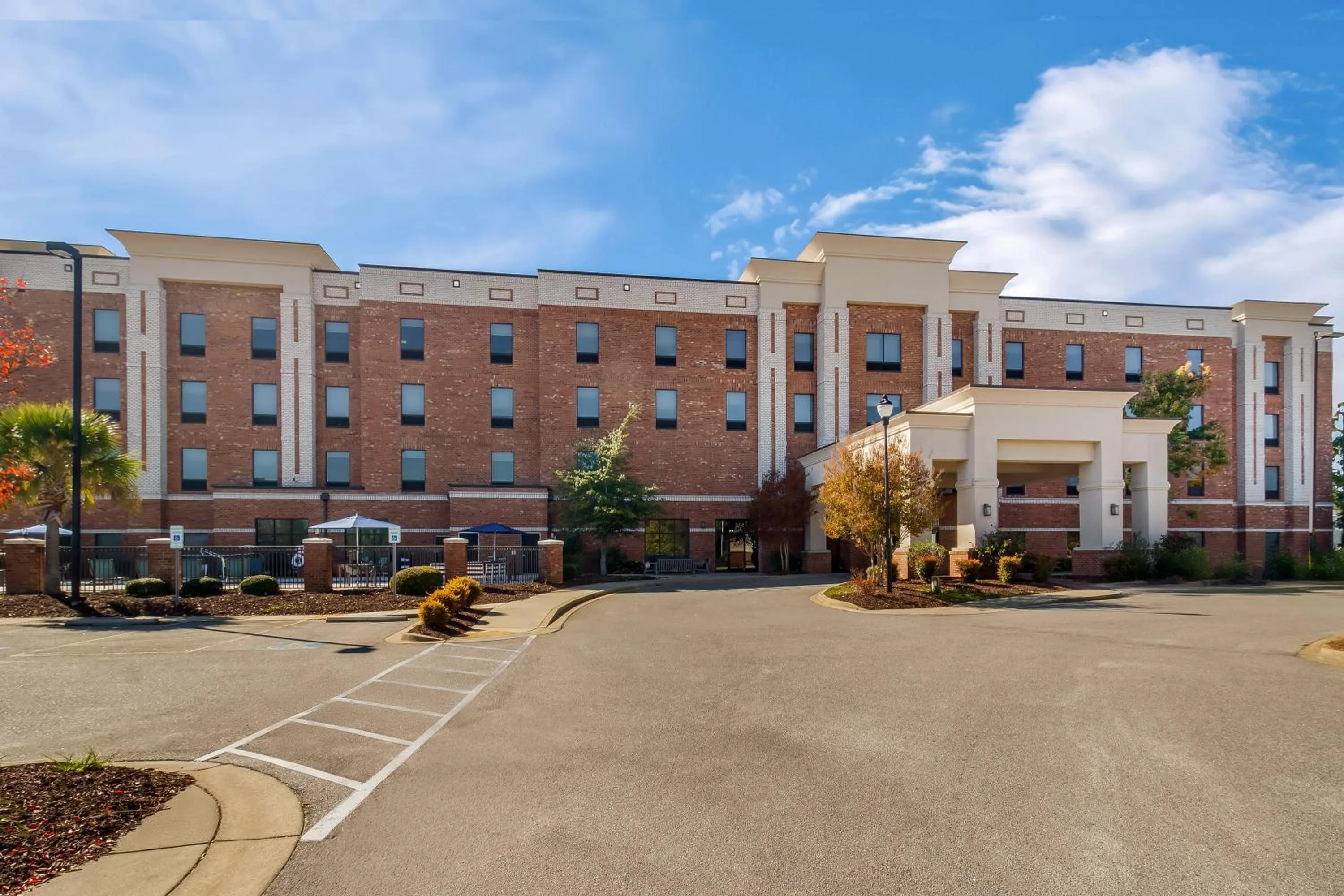 Property building in Hampton Inn & Suites - Hartsville, SC