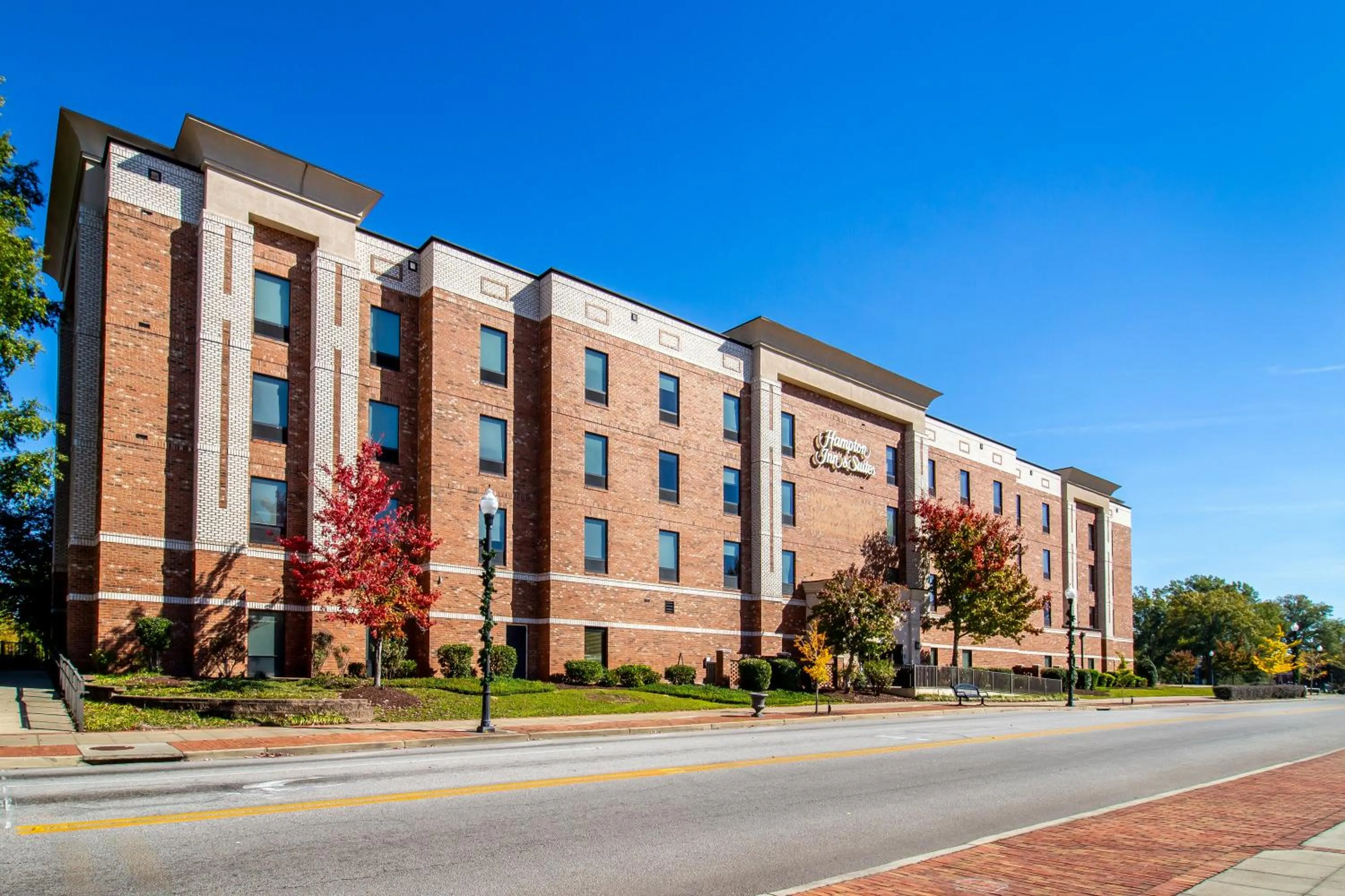 Property building in Hampton Inn & Suites - Hartsville, SC