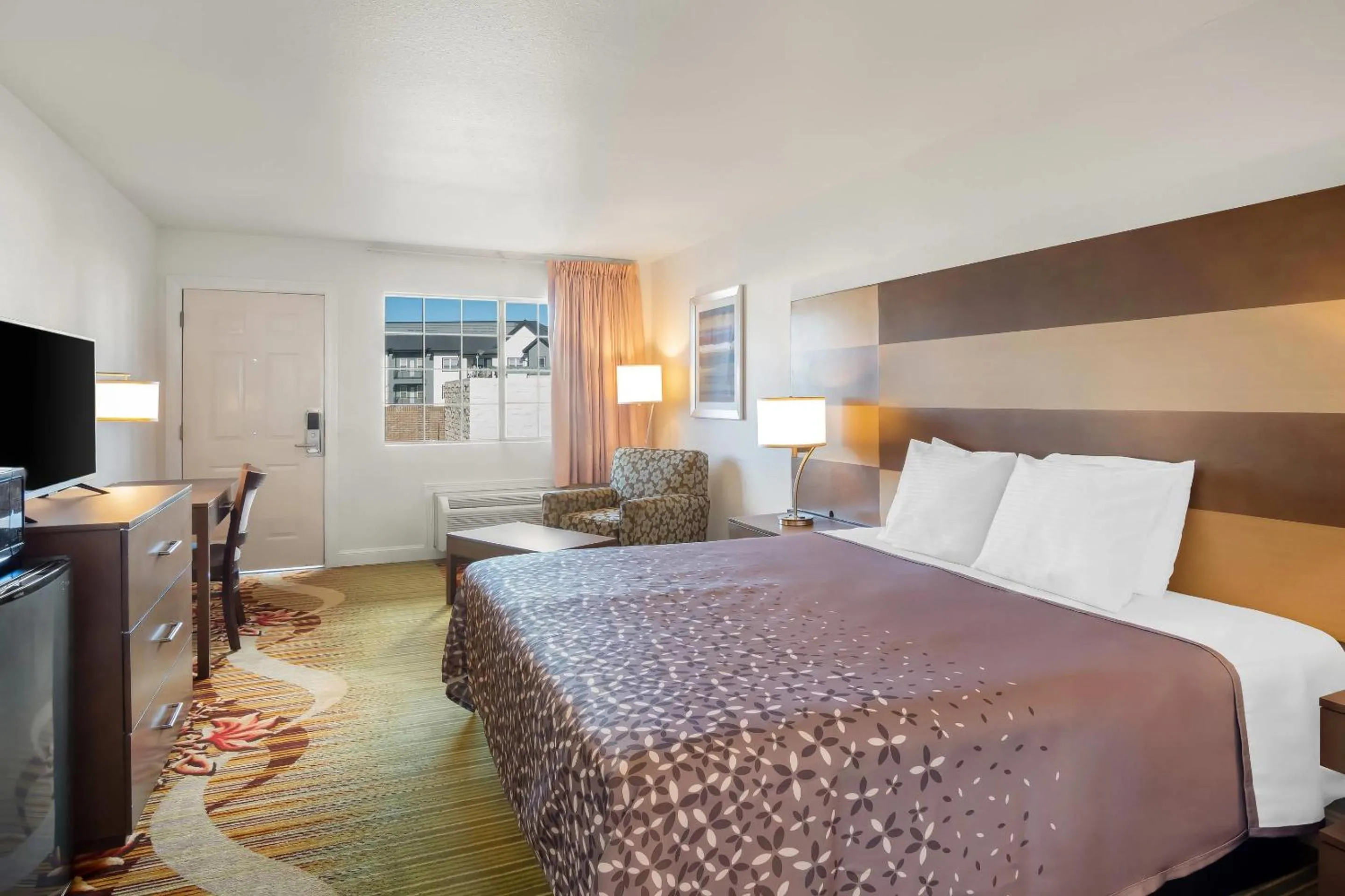 Bedroom in Rodeway Inn Garland Harbor Point