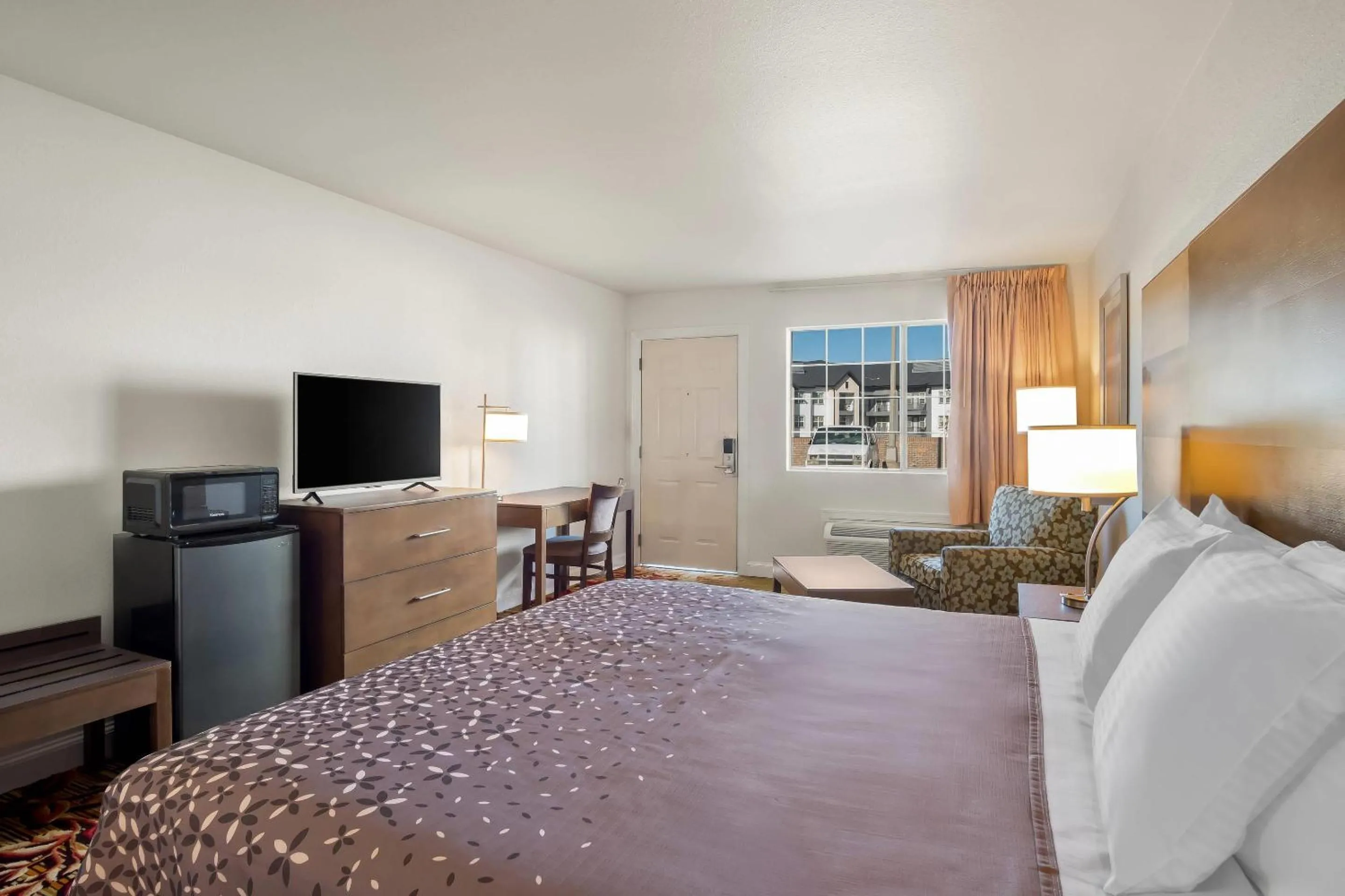 Bedroom in Rodeway Inn Garland Harbor Point