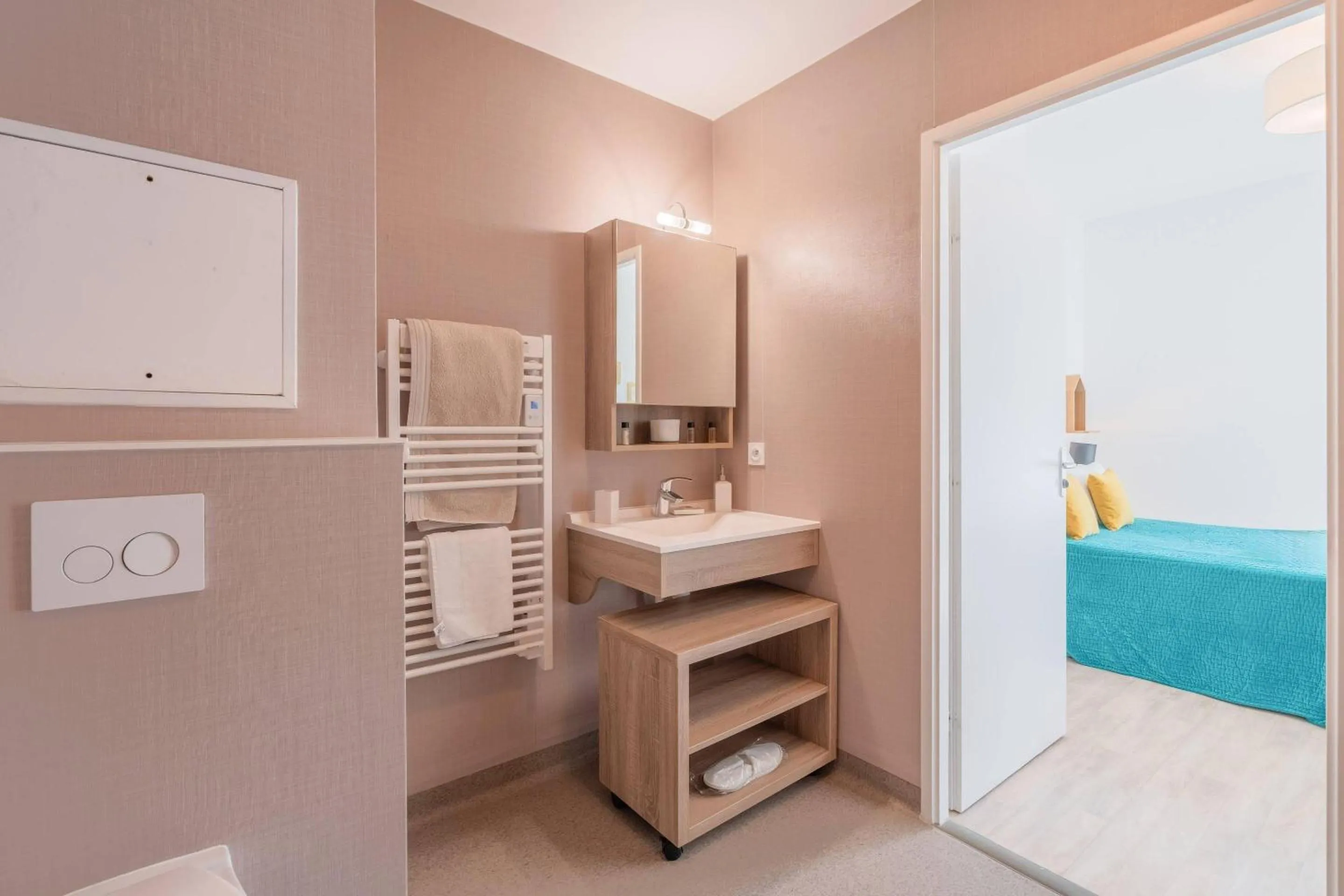 Bedroom, Bed in Quality Aparthotel Parc Marne la Vallée