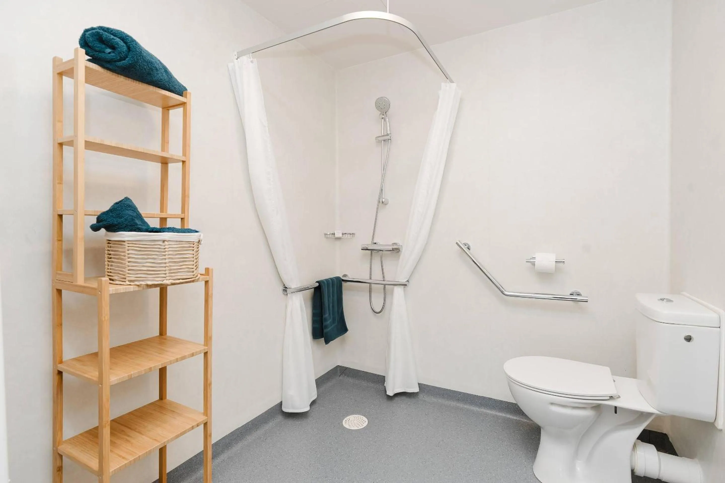 Shower in Quality Aparthotel Dinan