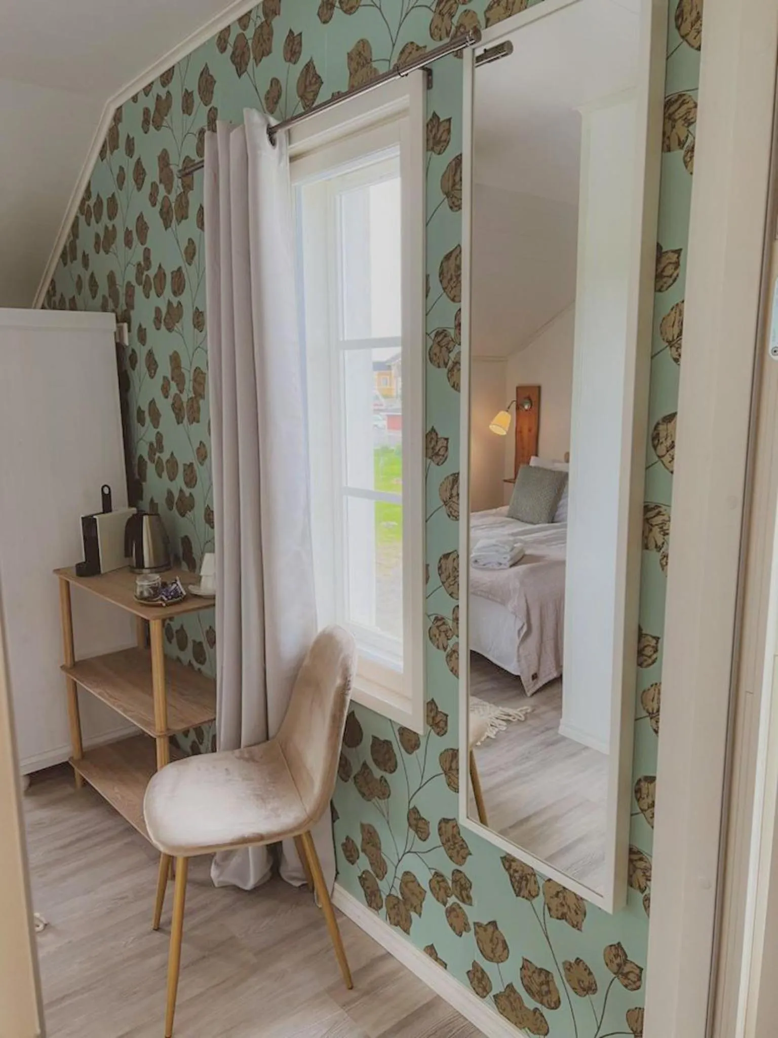 Photo of the whole room in Aurora Estate