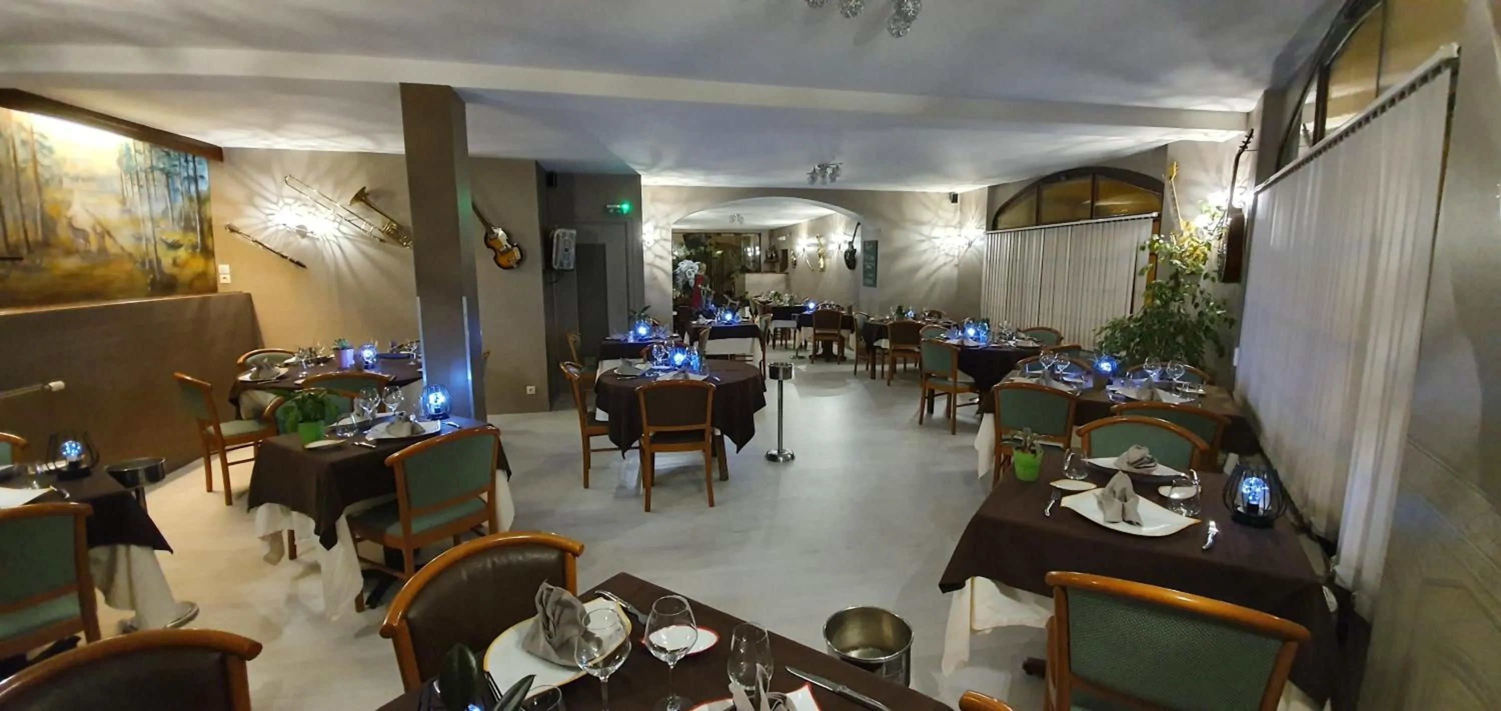 Restaurant/places to eat in Logis Hôtel Saint-Hubert