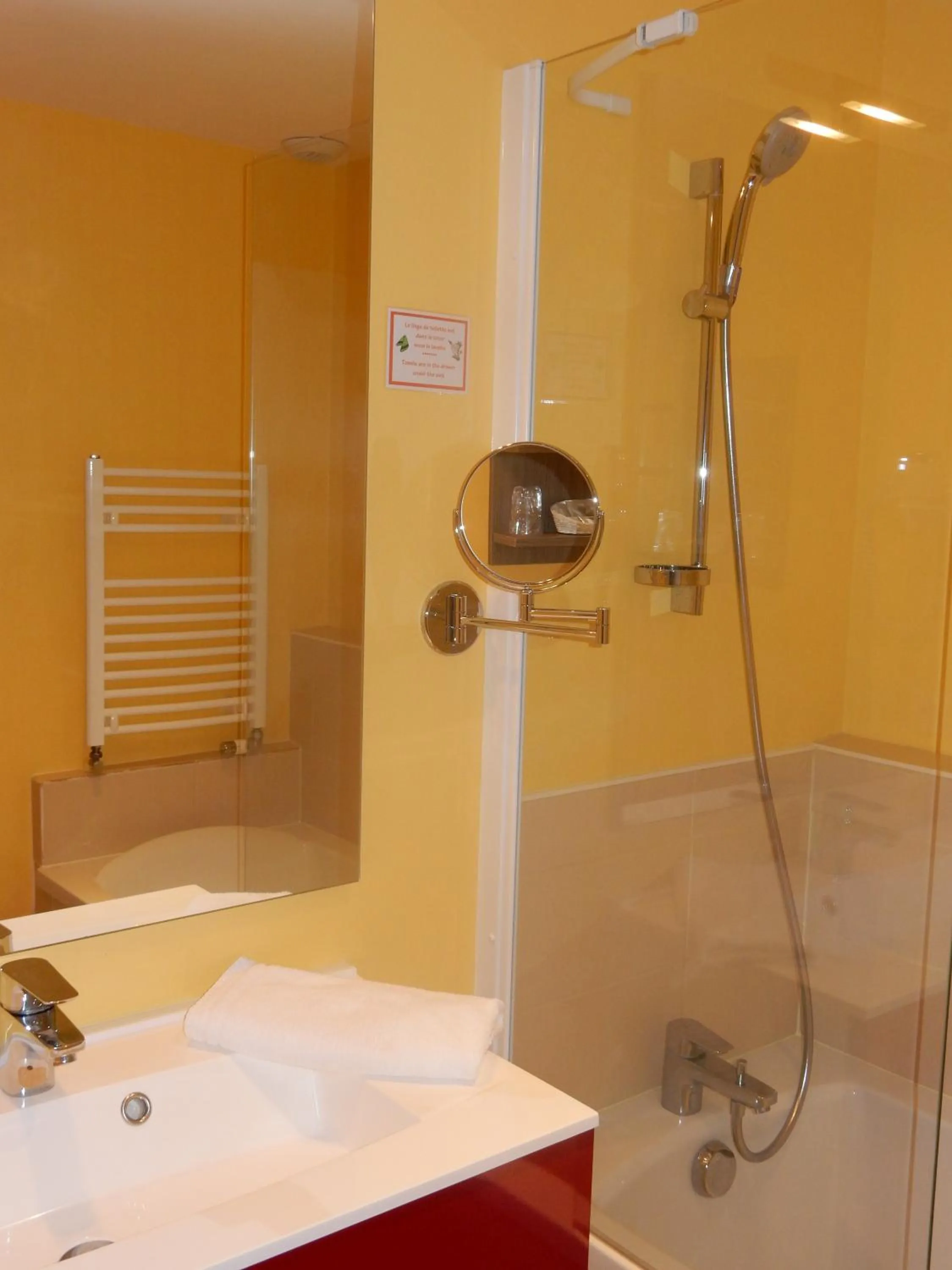 Bathroom in Logis Hôtel Saint-Hubert