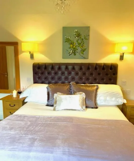 Bed in Oak Tree Inn