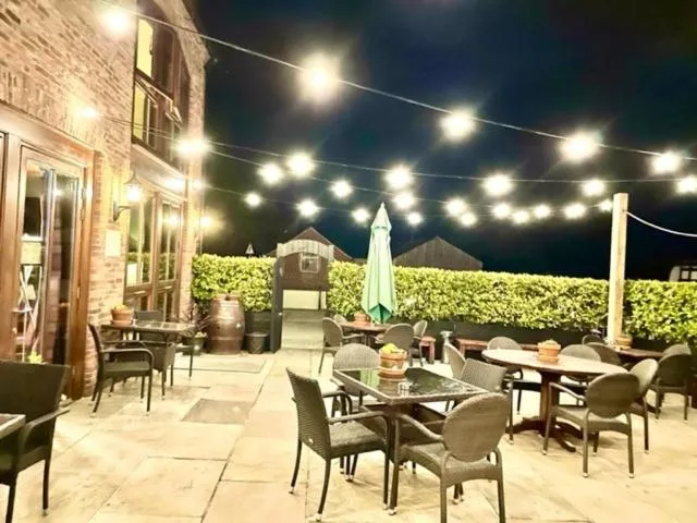 Patio in Oak Tree Inn