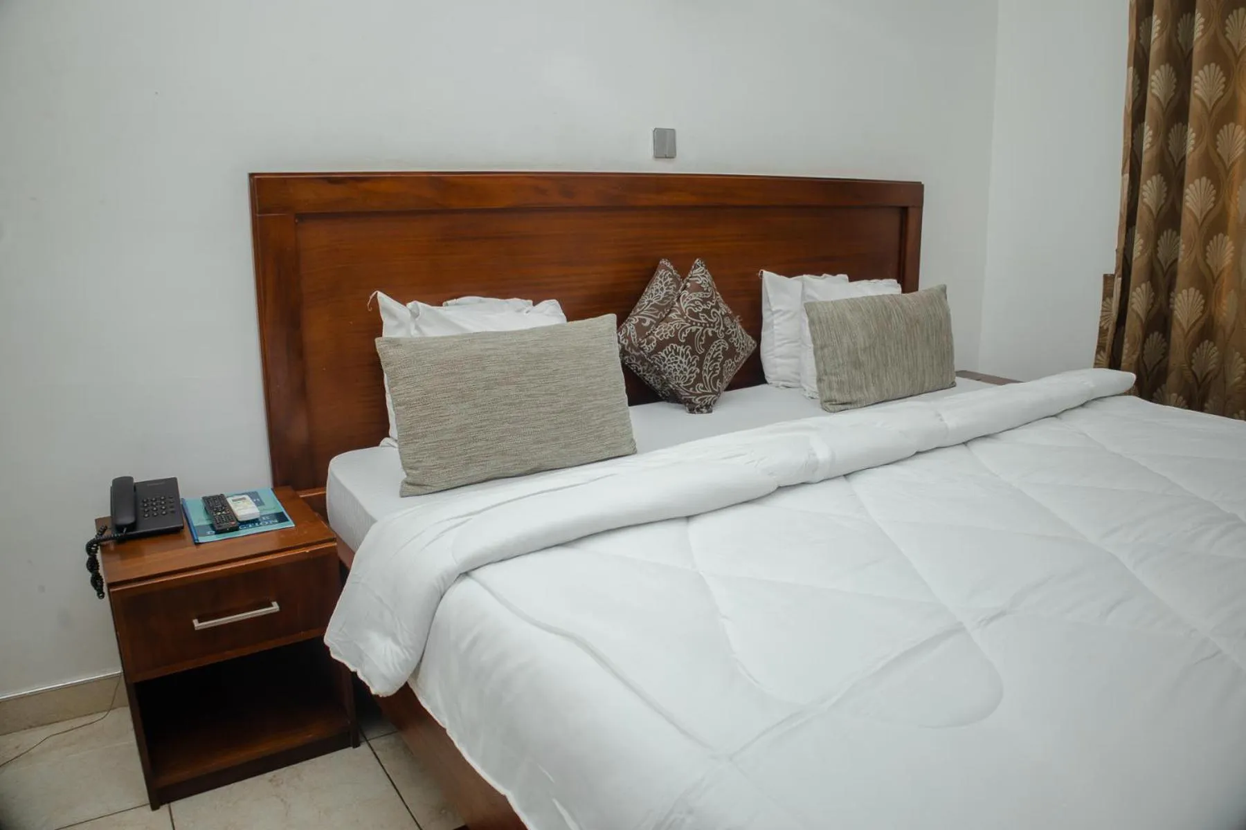 Photo of the whole room, Bed in Stadium Hotel