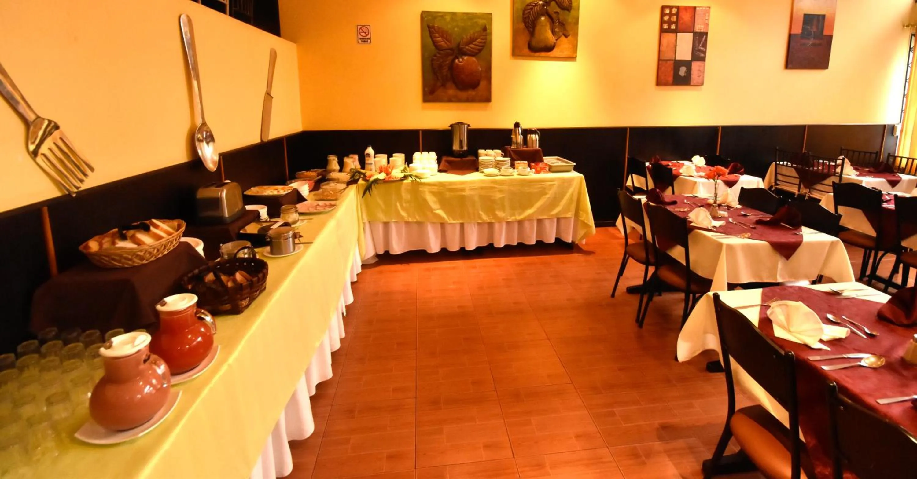 Restaurant/places to eat in Hotel Montecarlo