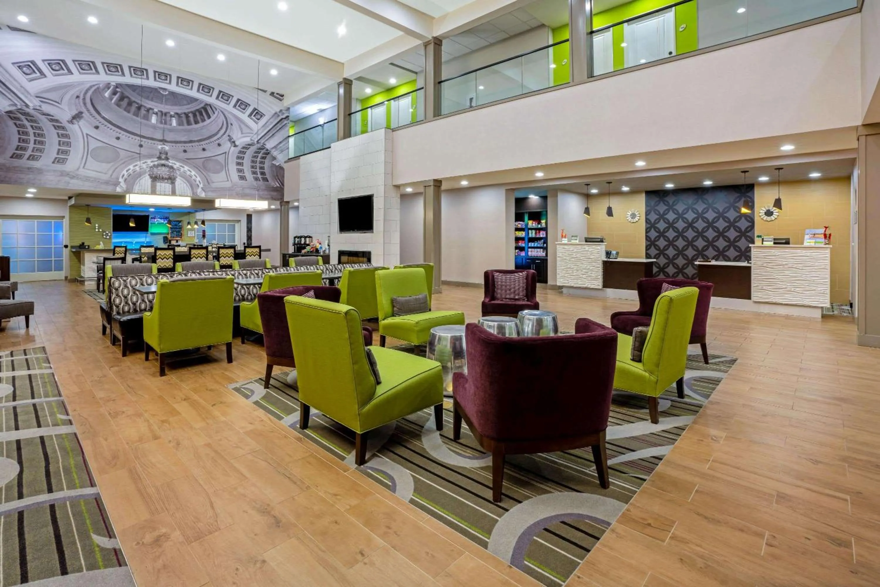 Lobby or reception in La Quinta by Wyndham Tumwater - Olympia