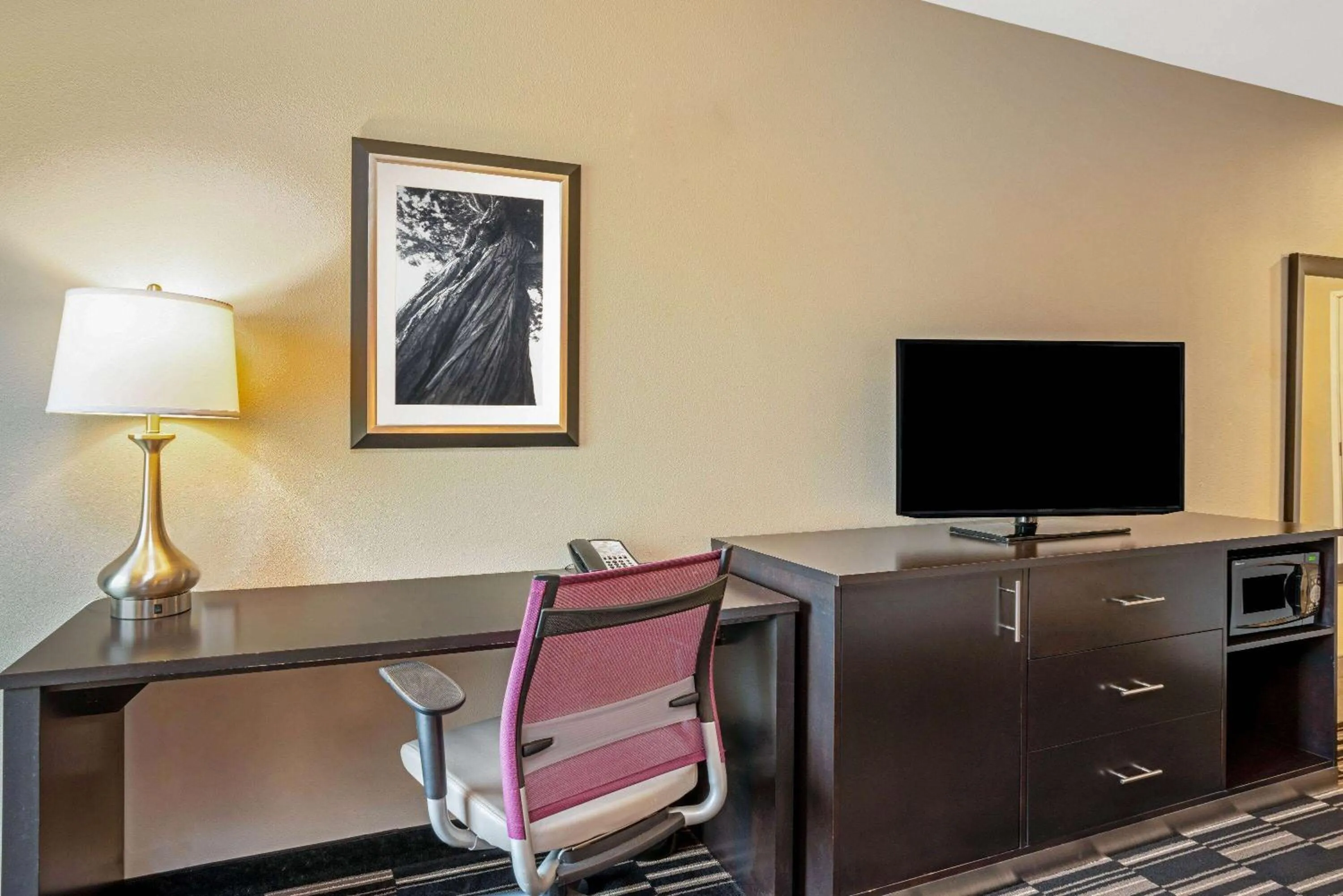 Photo of the whole room in La Quinta by Wyndham Tumwater - Olympia