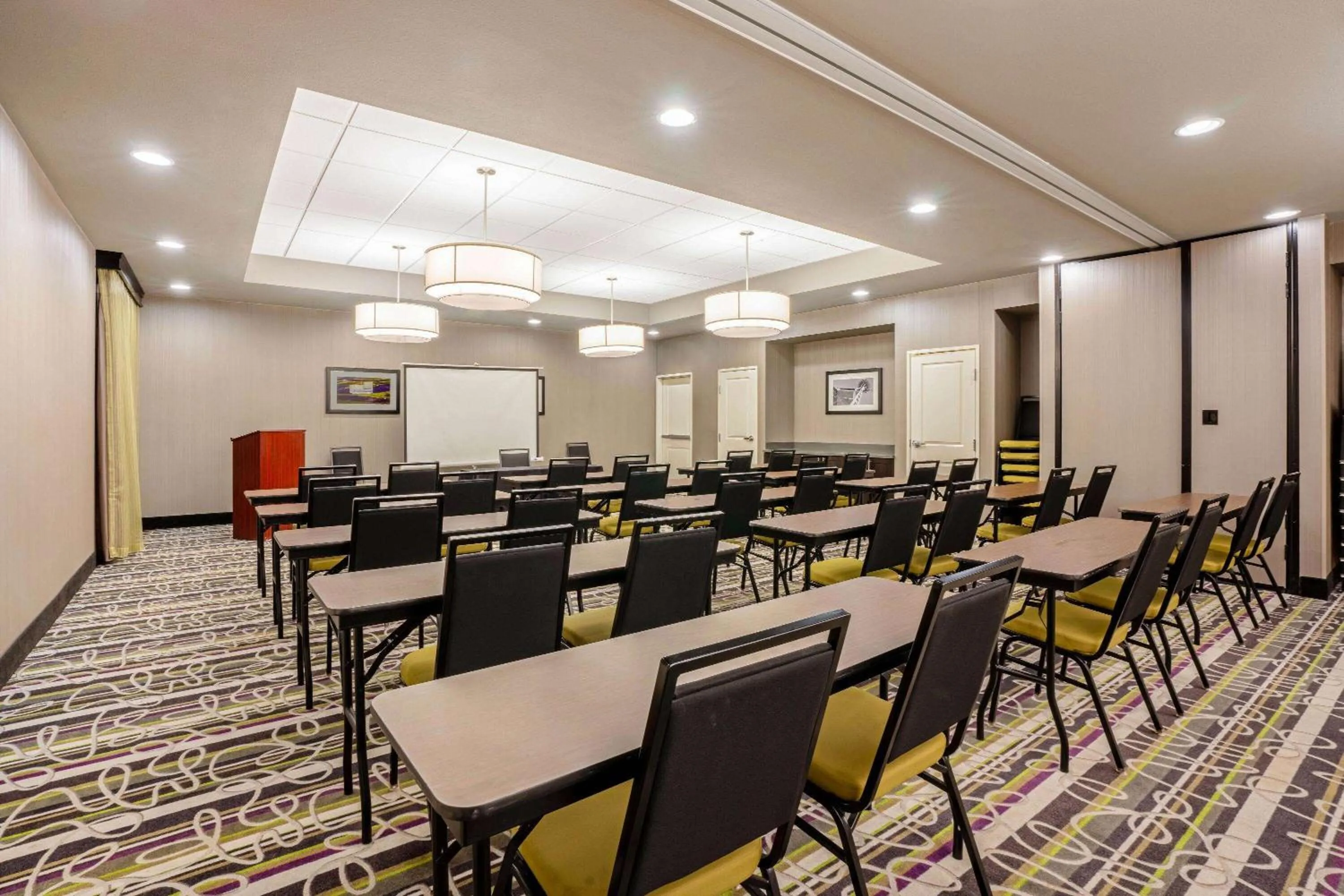 Meeting/conference room in La Quinta by Wyndham Tumwater - Olympia
