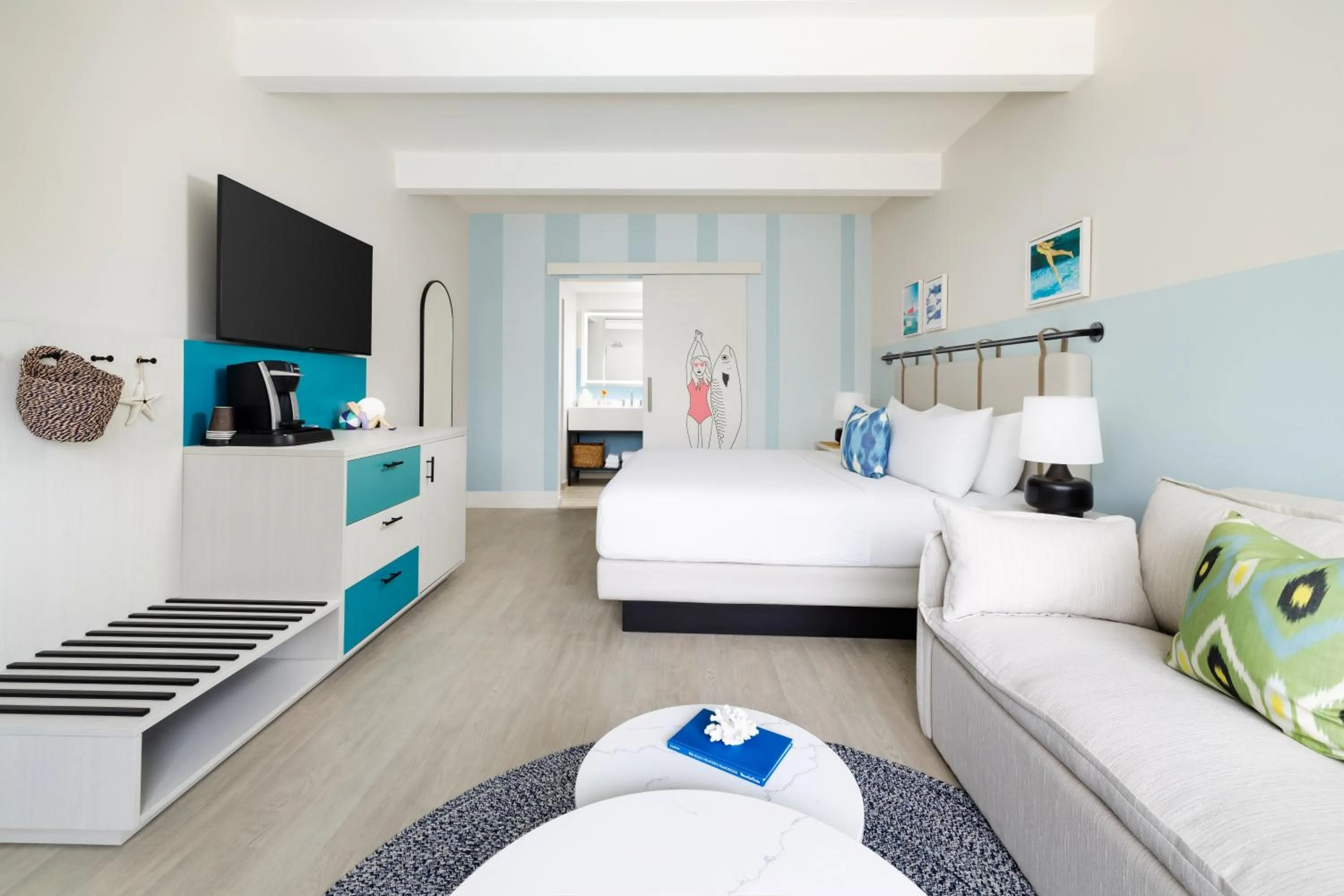 Photo of the whole room, Bed in Blue Flamingo Resort Key West