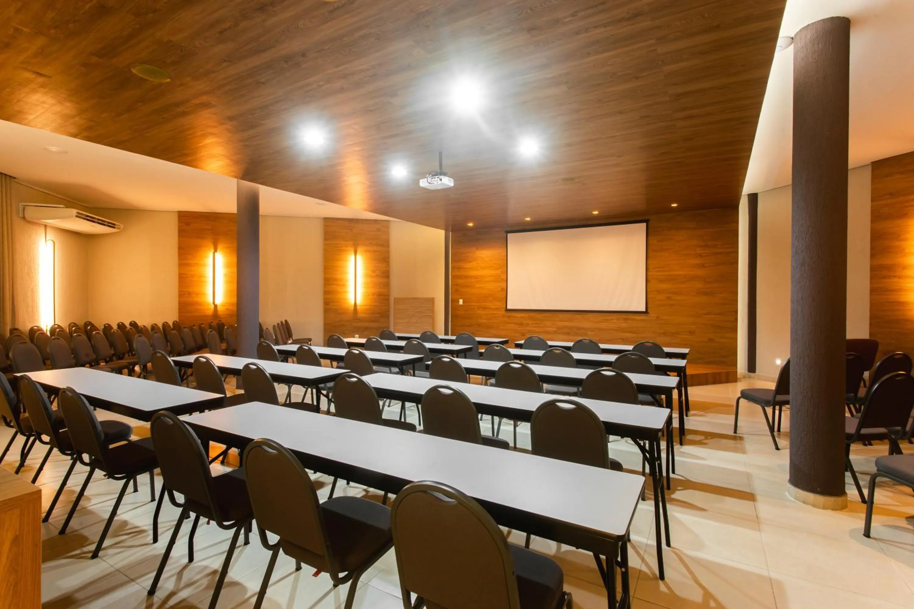Meeting/conference room in Tabaobí Smart Hotel