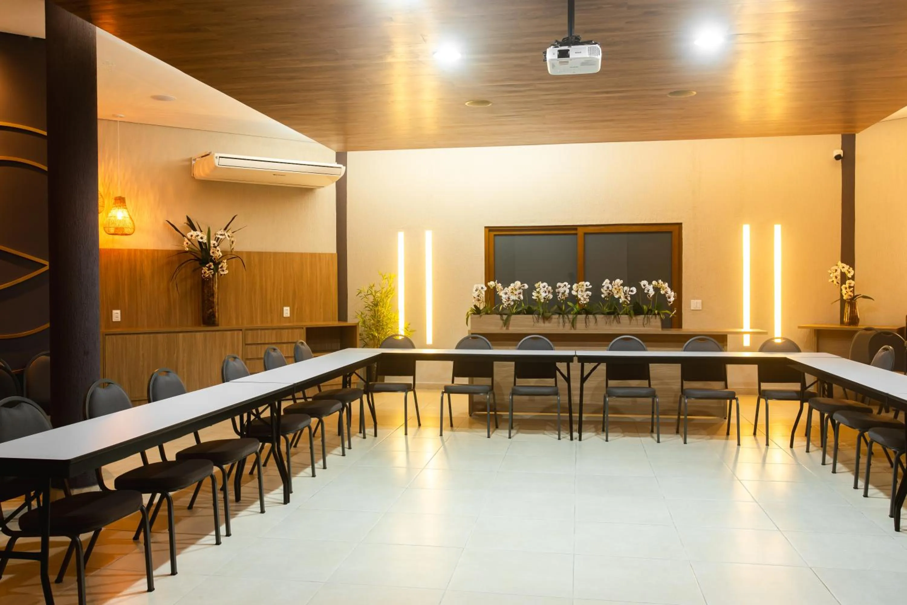 Meeting/conference room in Tabaobí Smart Hotel