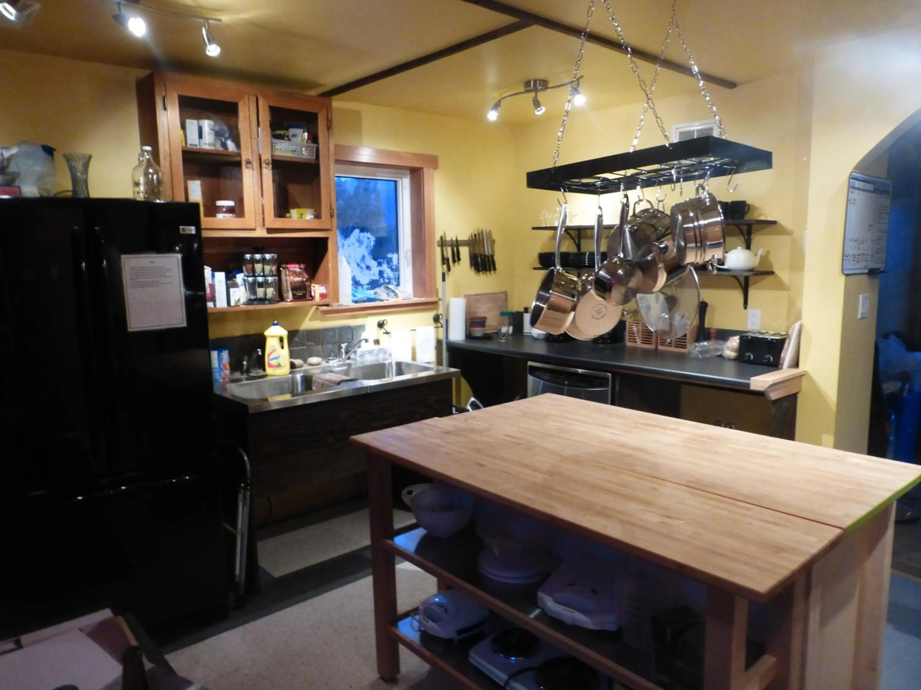 BBQ facilities in Wanderer's Inn Backpackers Hostel