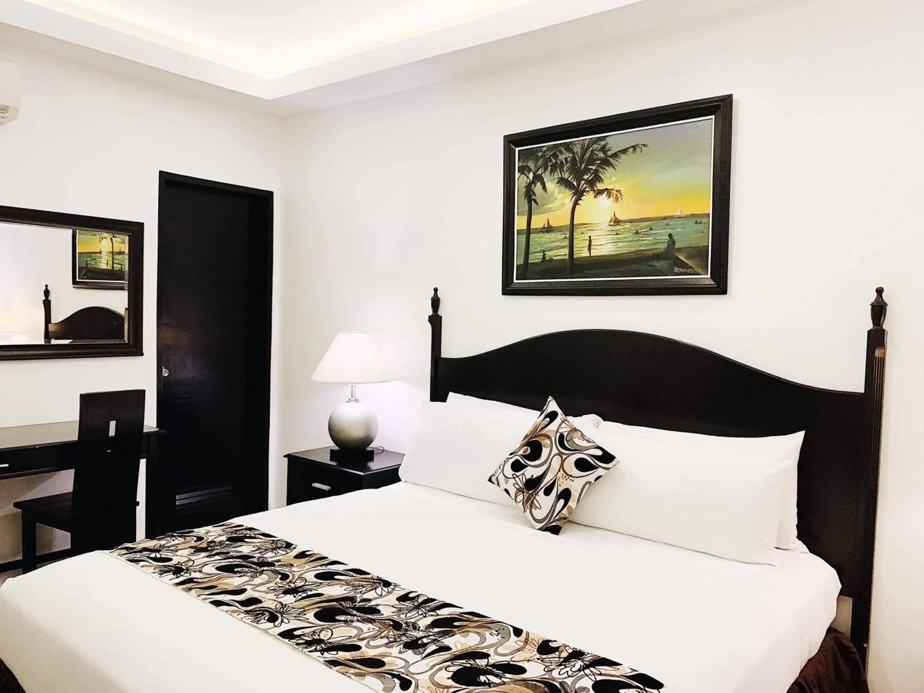 Deluxe King Room in Chateau De Boracay Deluxe King Room in Chateau De Boracay