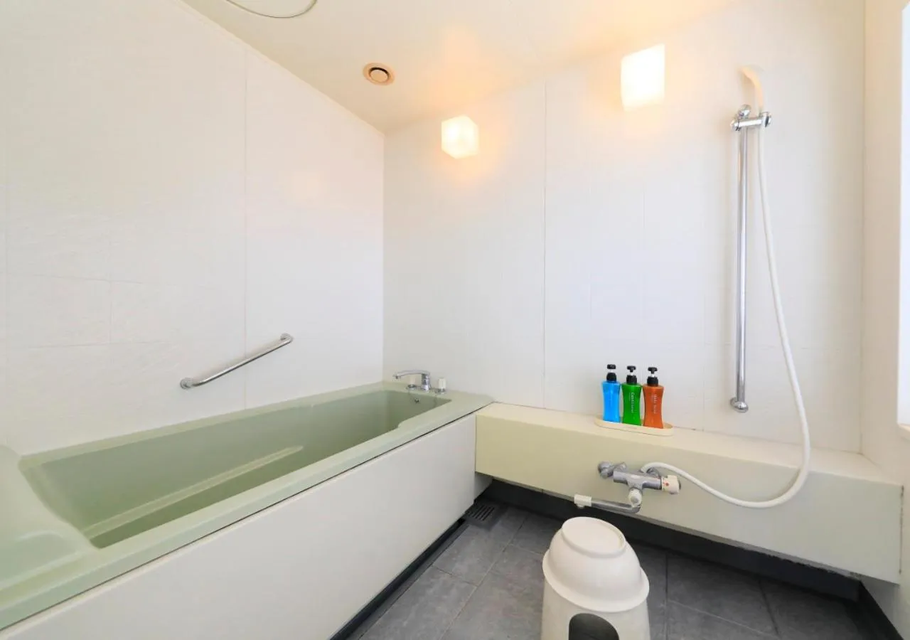 Shower in Kamogawa Grand Tower