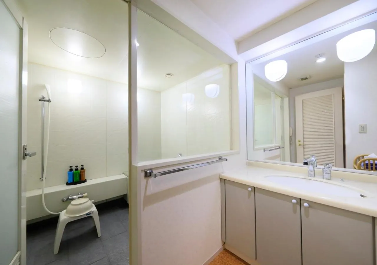 Shower in Kamogawa Grand Tower