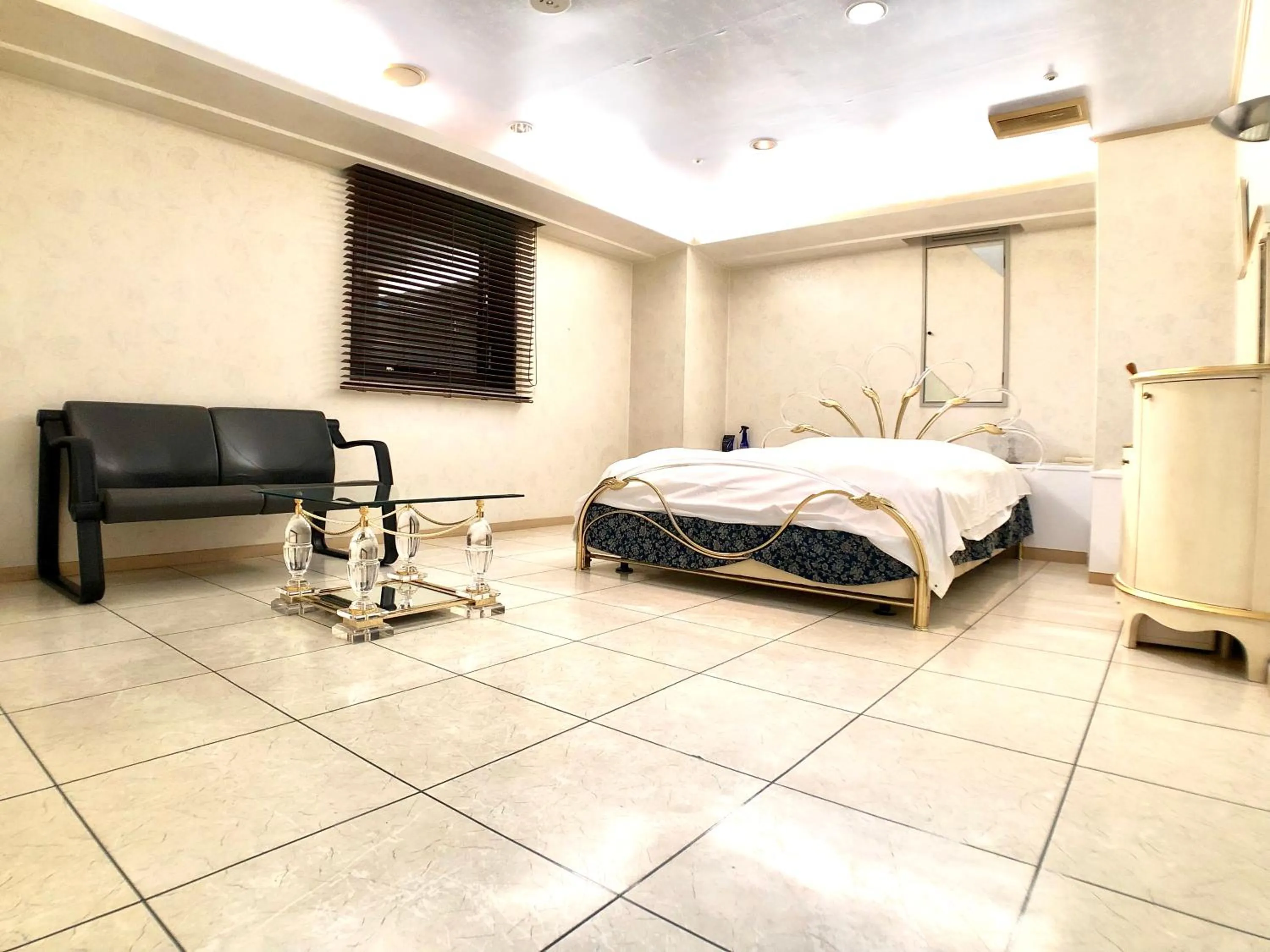 Photo of the whole room, Bed in Hotel Ritz Koshien