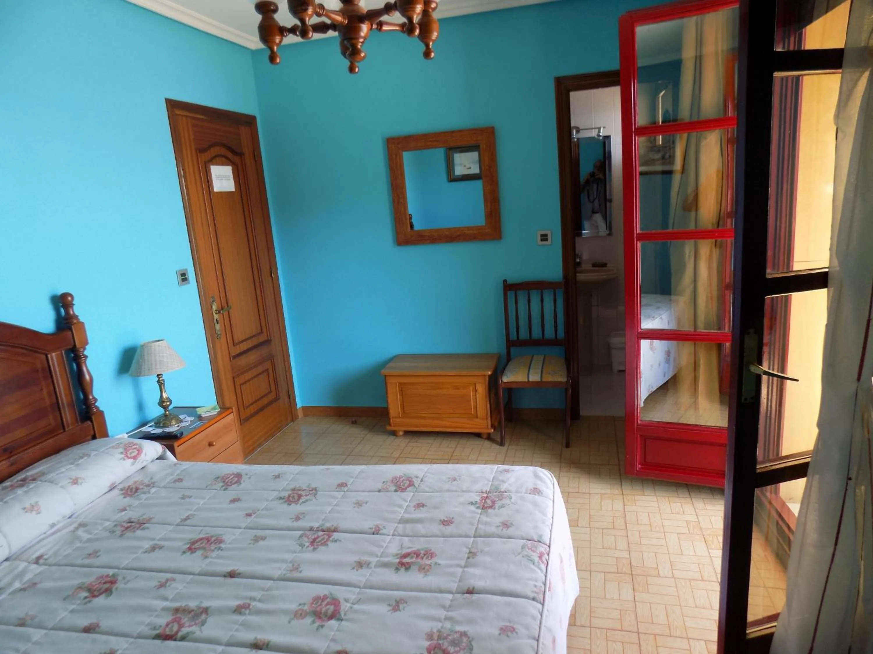 Photo of the whole room in Hotel Imperial