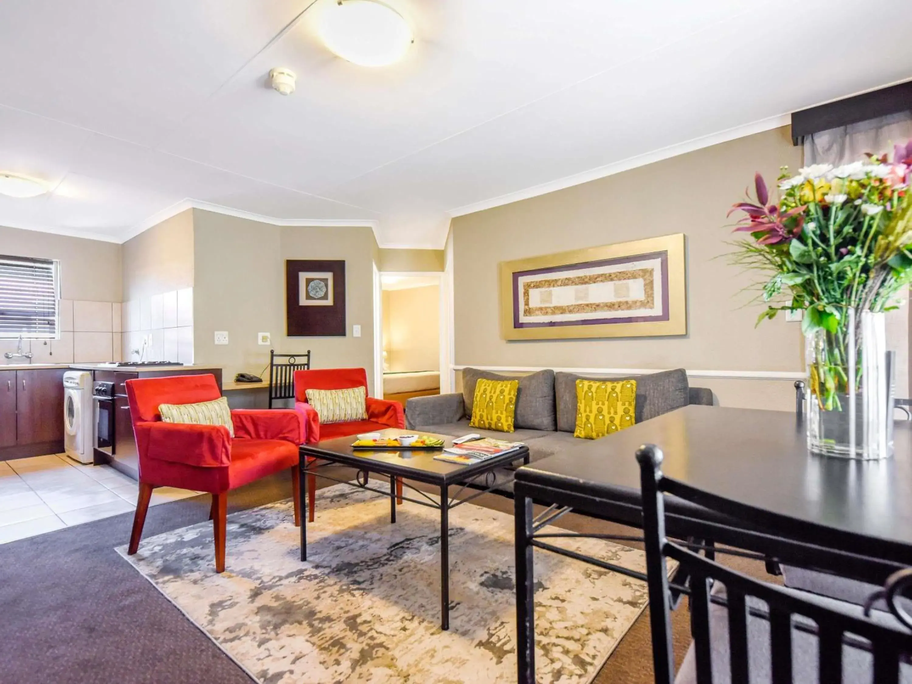 Standard Apartment with 1 Queen bed in Mercure Hotel Bedfordview Standard Apartment with 1 Queen bed in Mercure Hotel Bedfordview