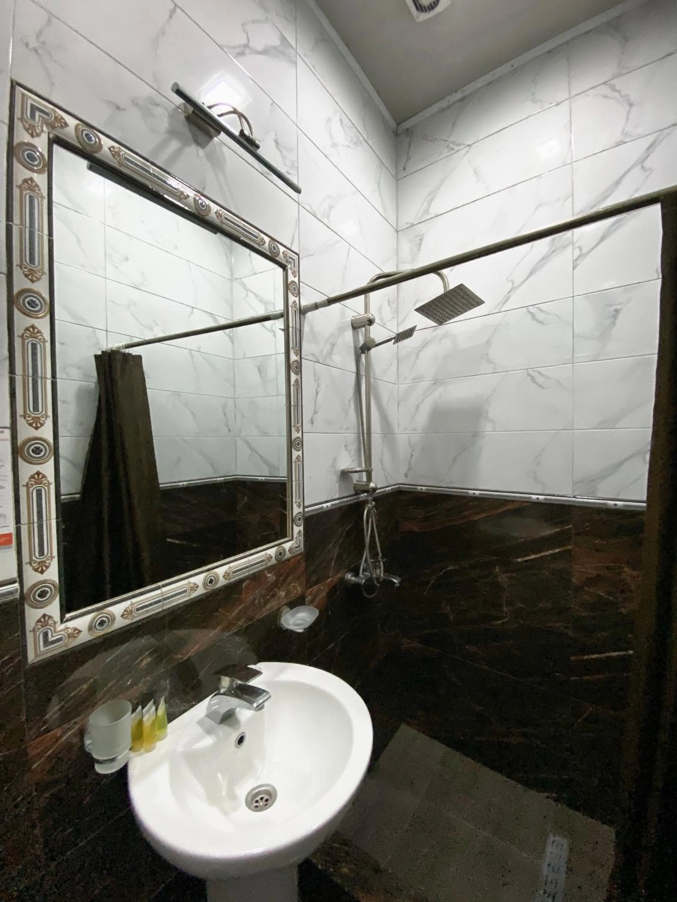 Shower in Old Tbilisi Apart-Hotel