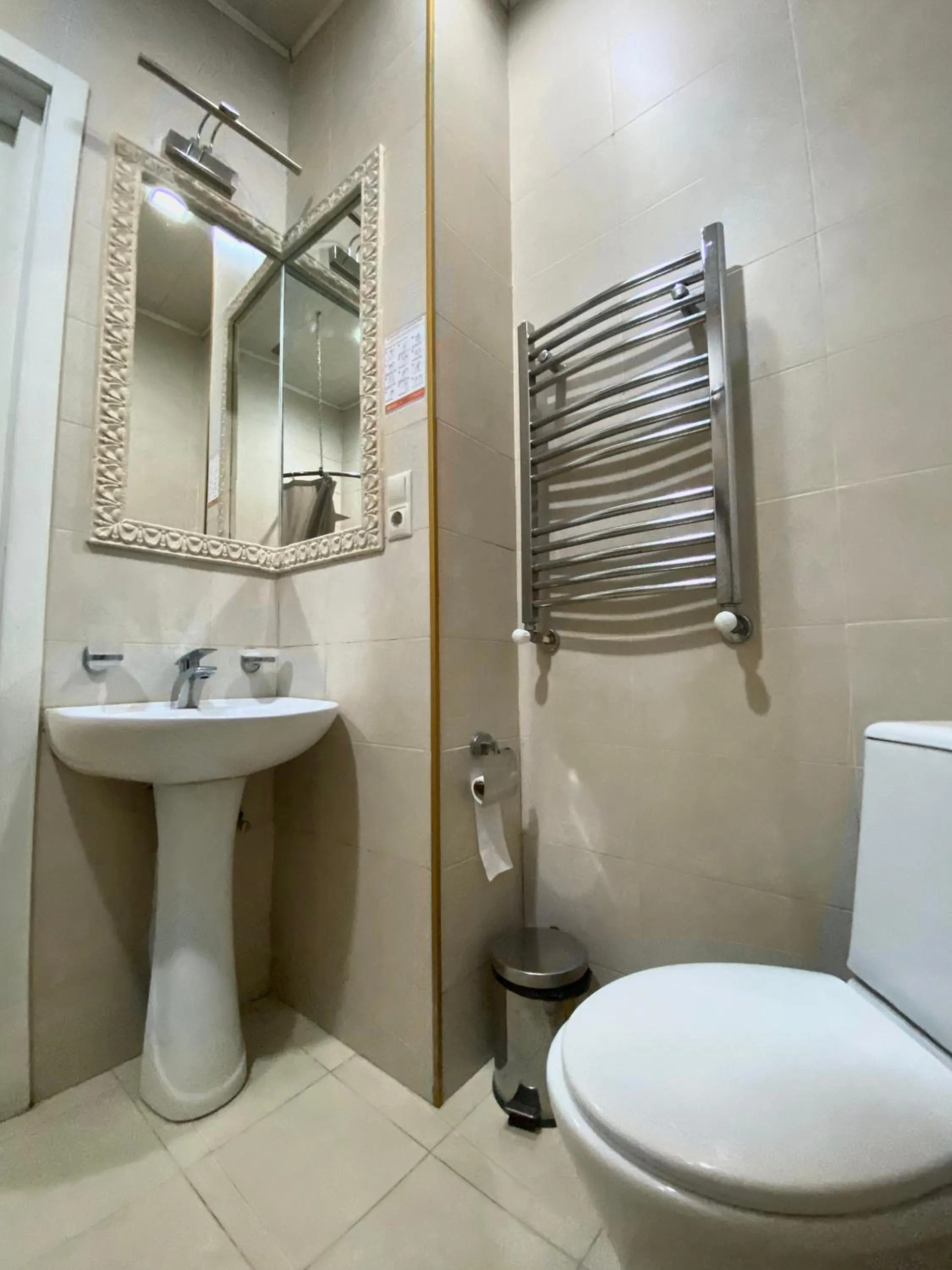 Toilet in Old Tbilisi Apart-Hotel